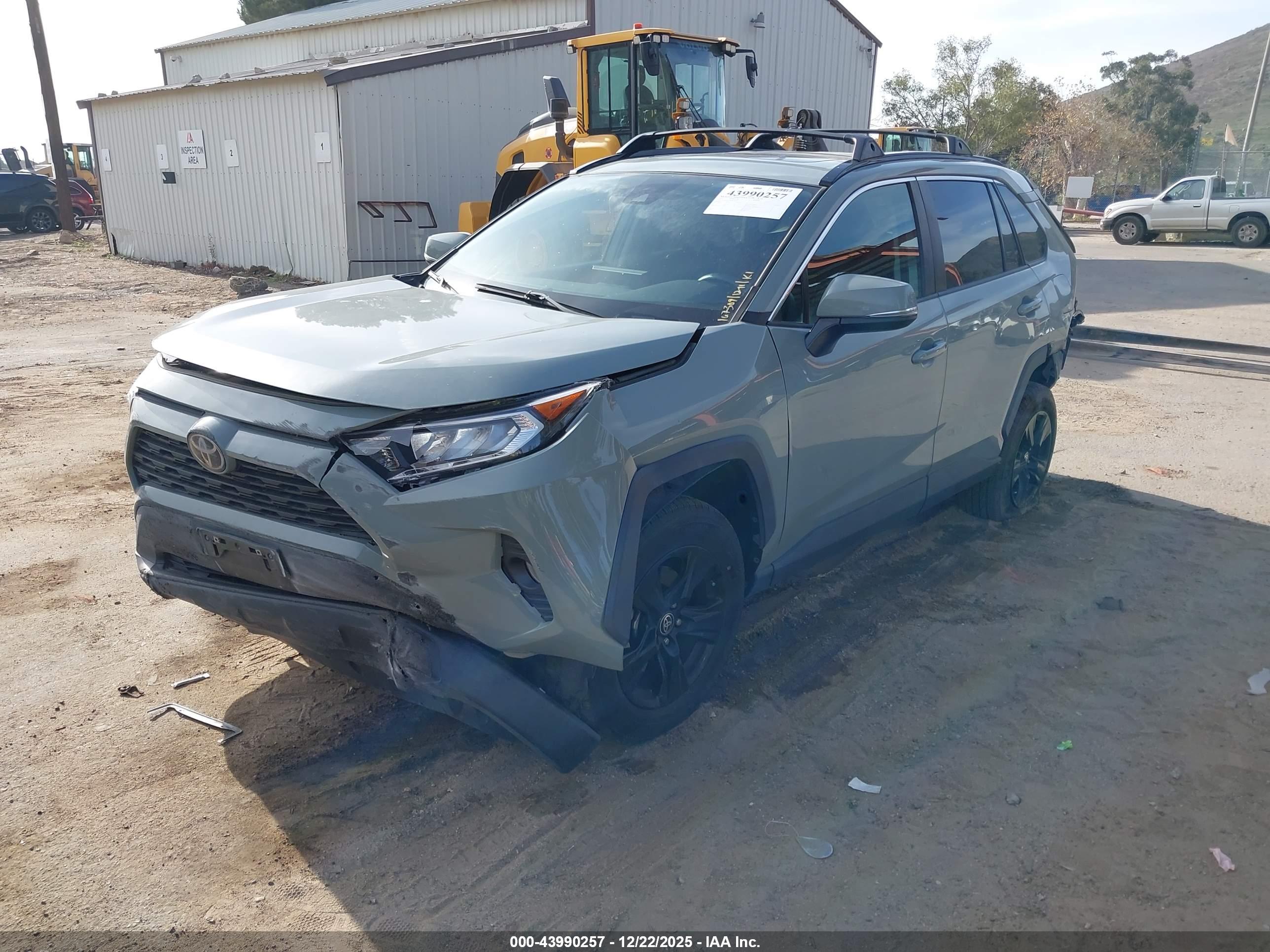 TOYOTA RAV4 image 2