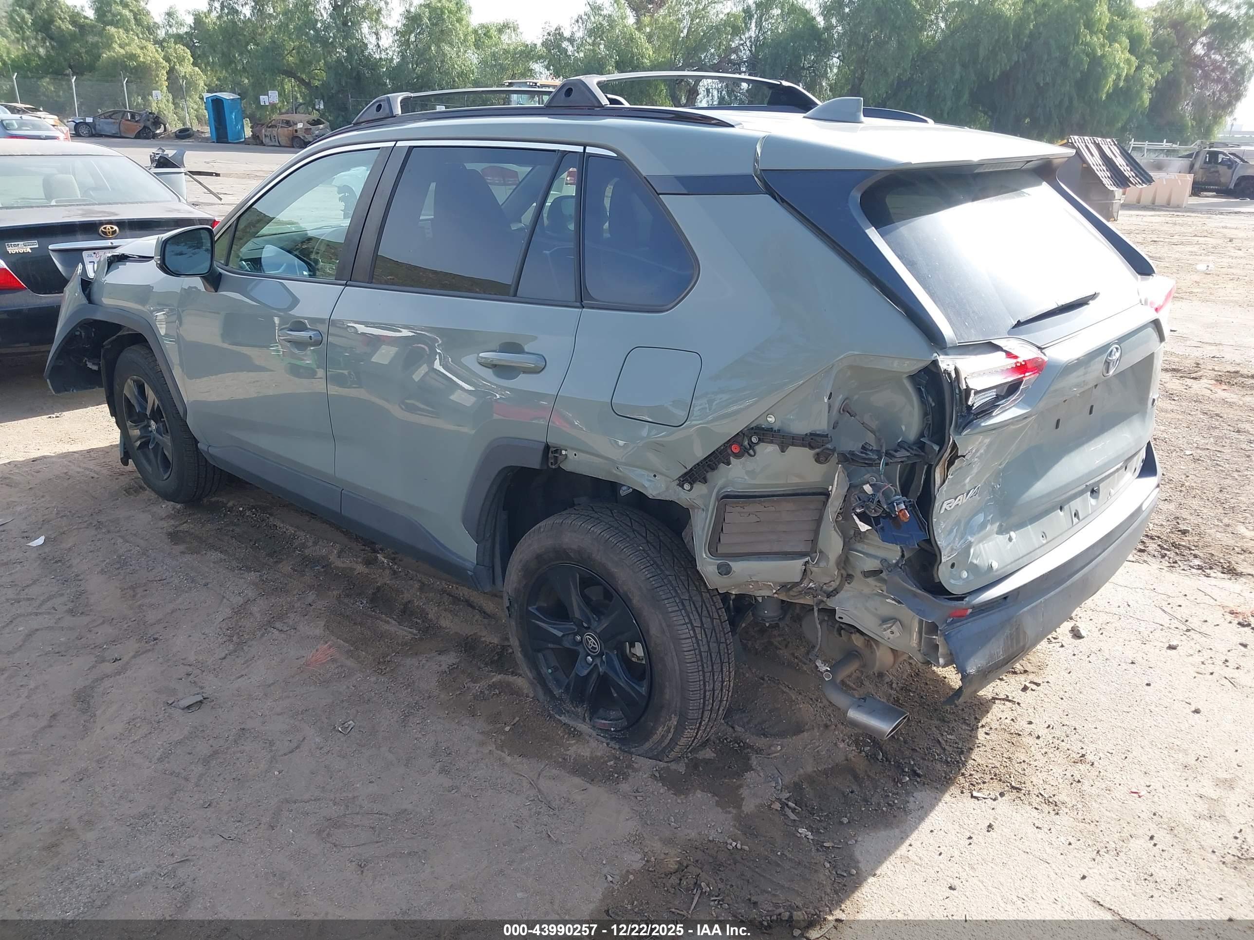 TOYOTA RAV4 image 3