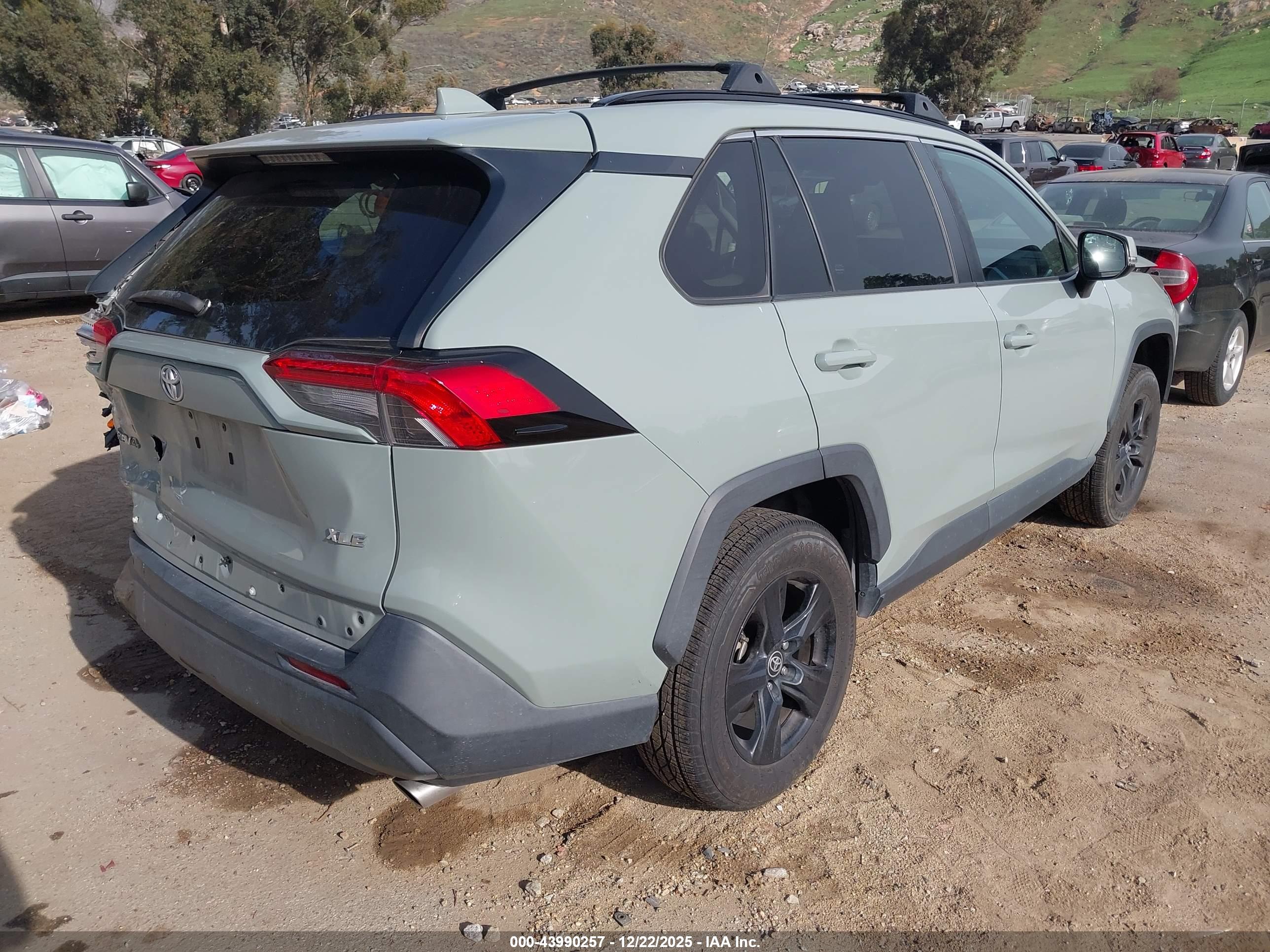 TOYOTA RAV4 image 4