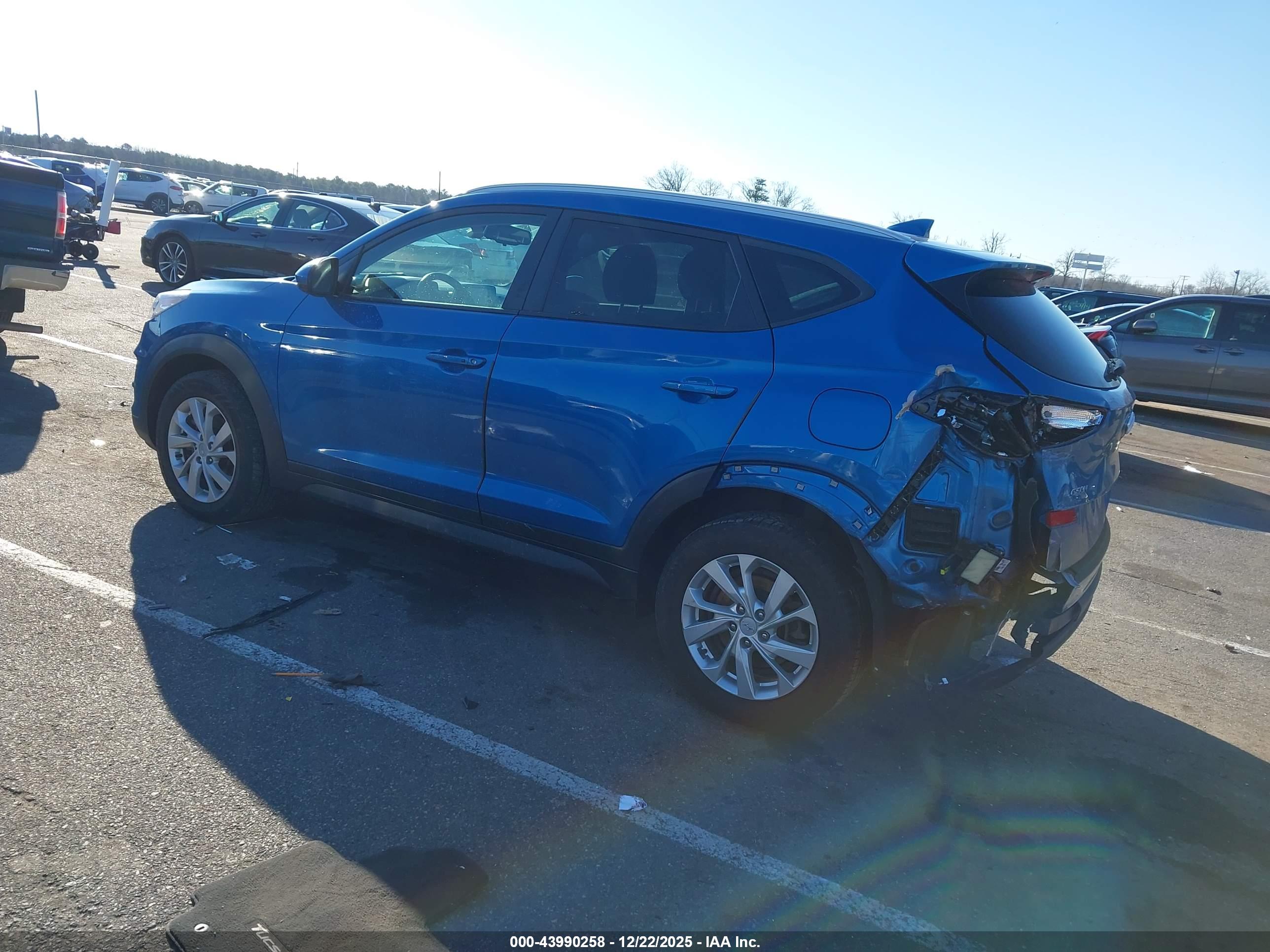 HYUNDAI TUCSON image 3