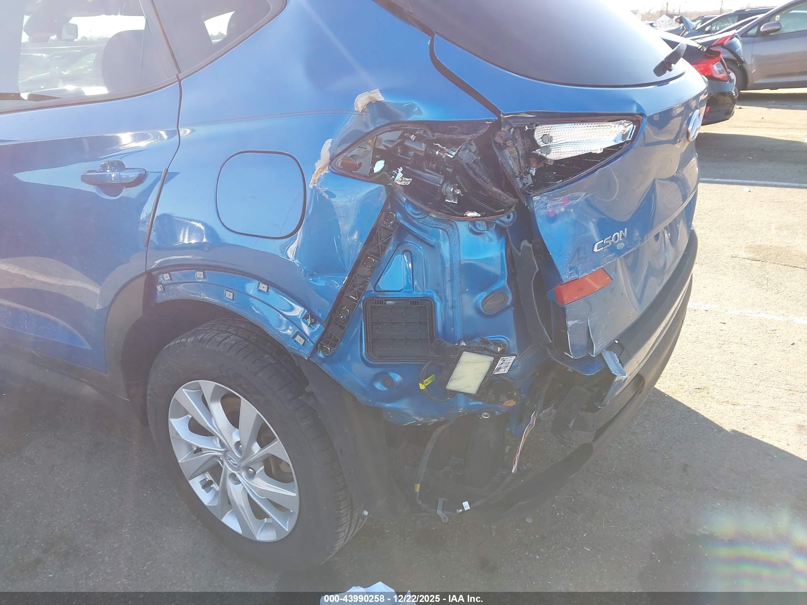 HYUNDAI TUCSON image 6