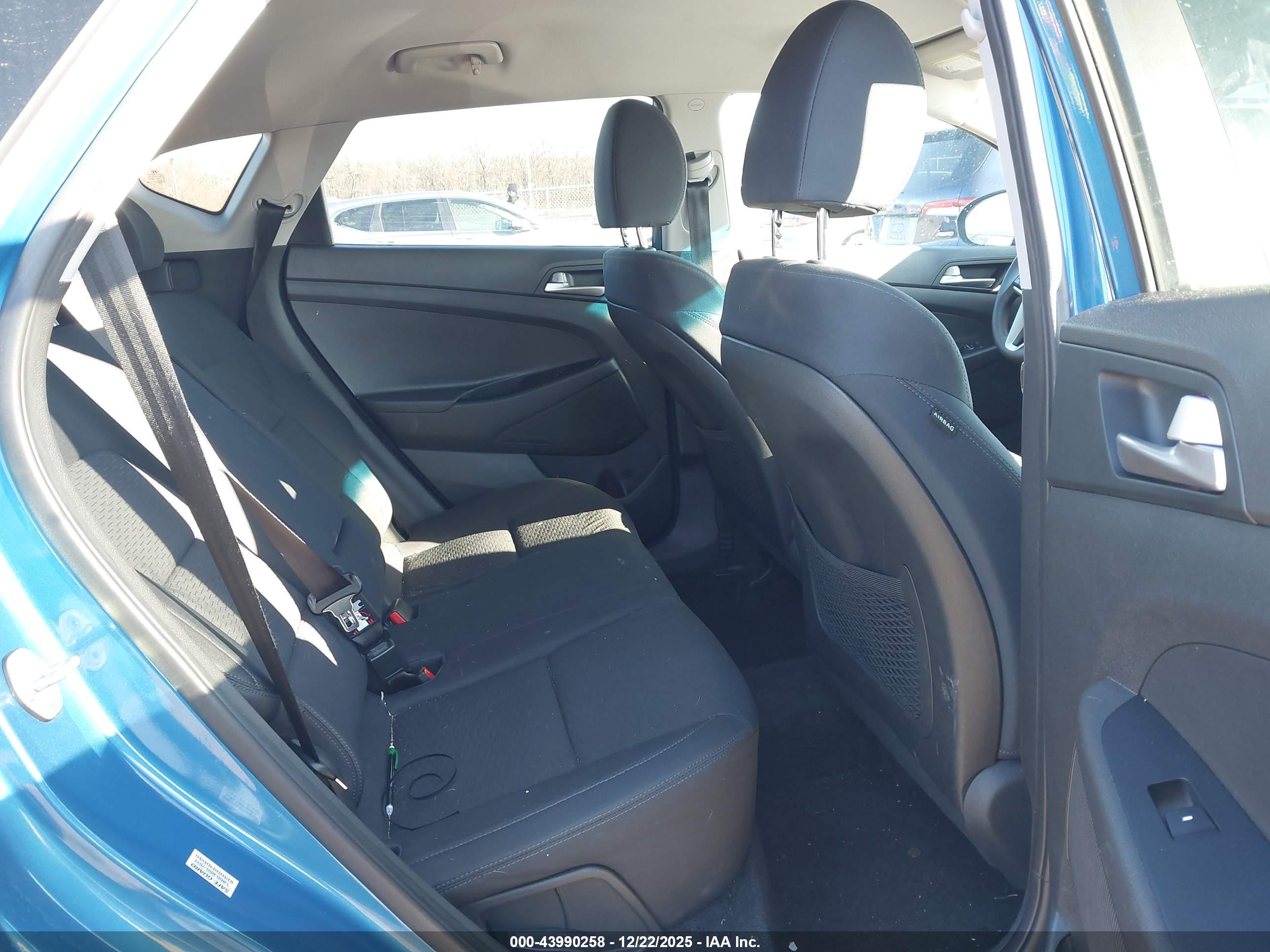 HYUNDAI TUCSON image 8