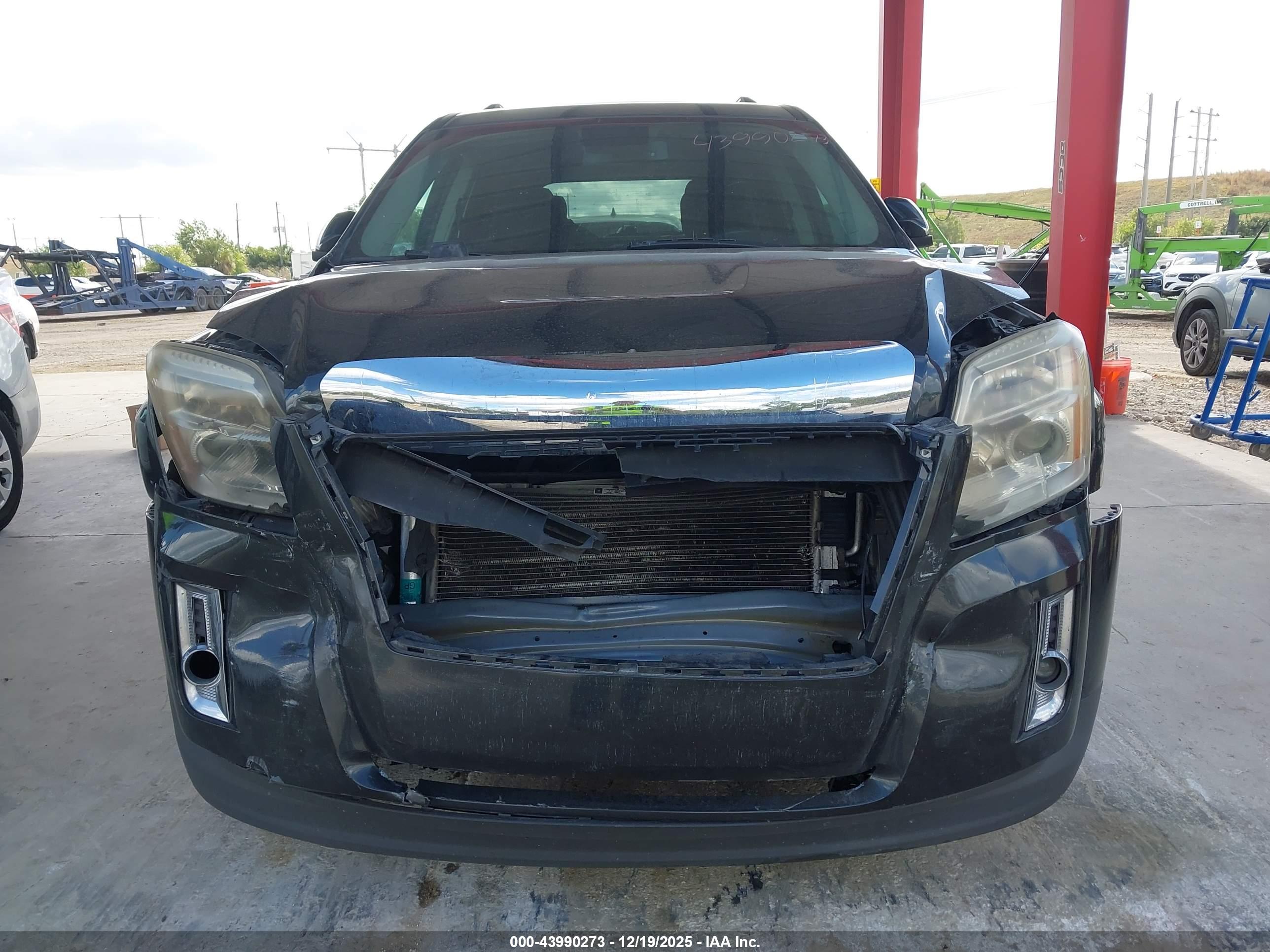 GMC TERRAIN image 6