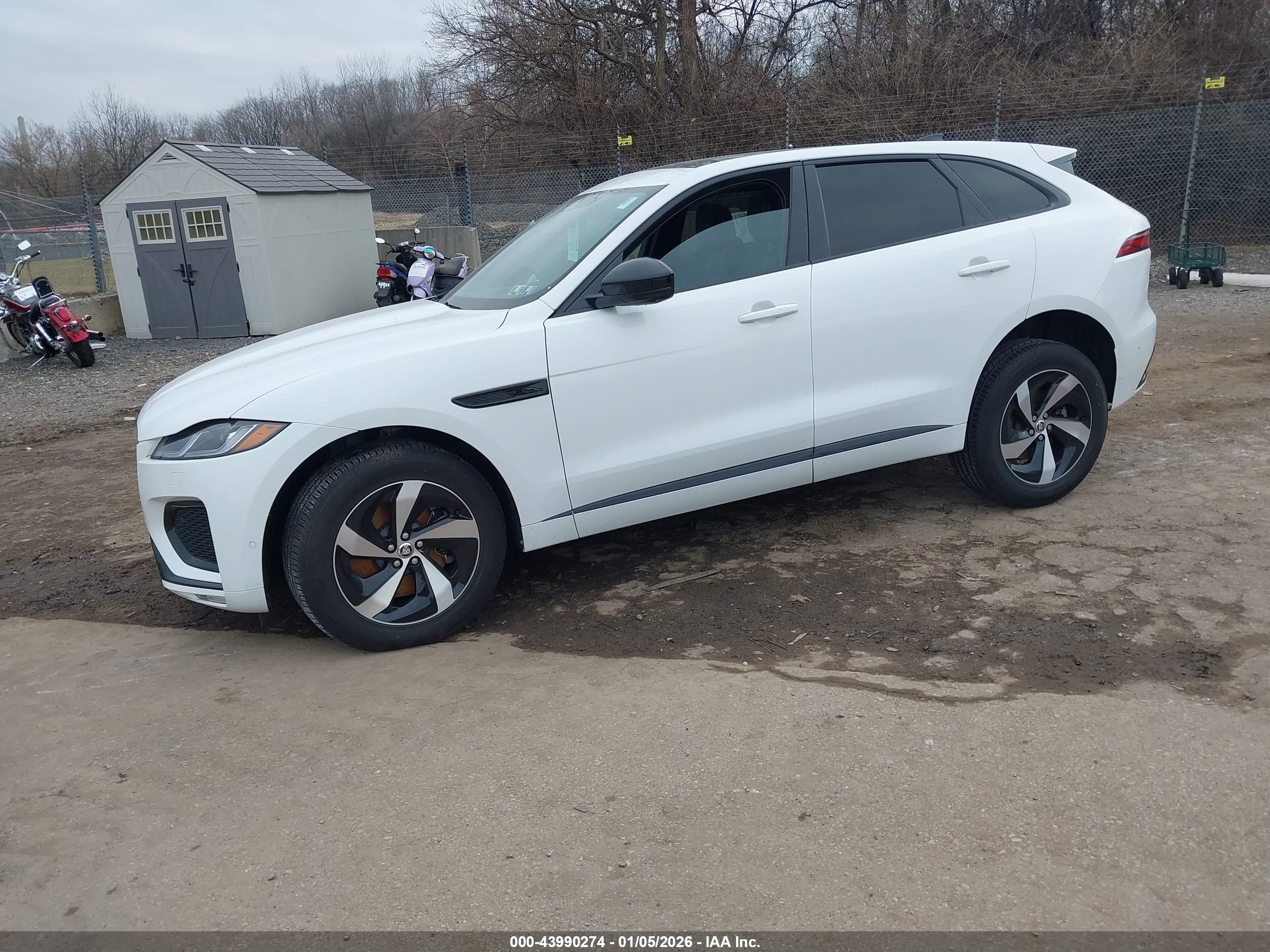 JAGUAR F-PACE image 2