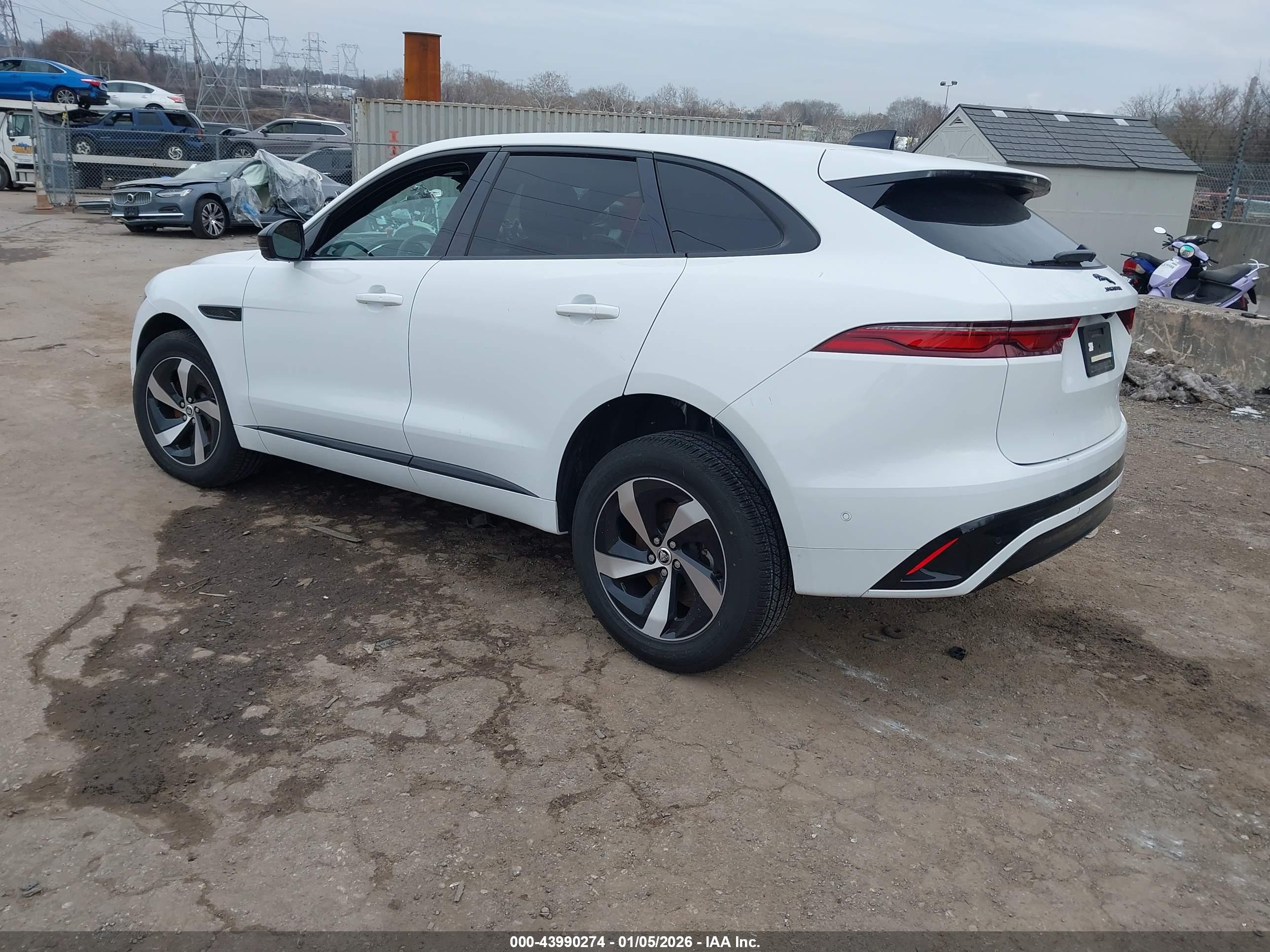 JAGUAR F-PACE image 3