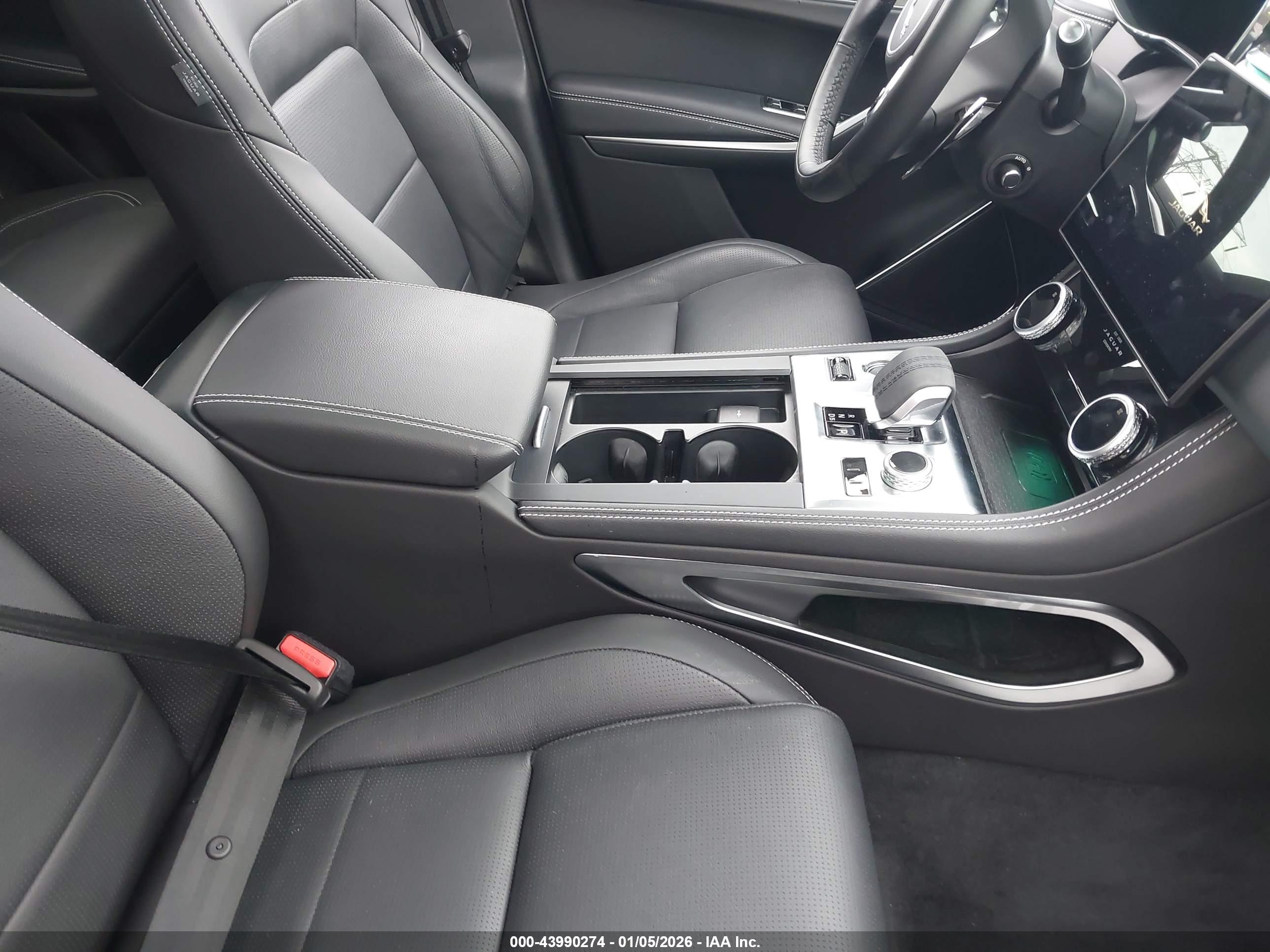 JAGUAR F-PACE image 5
