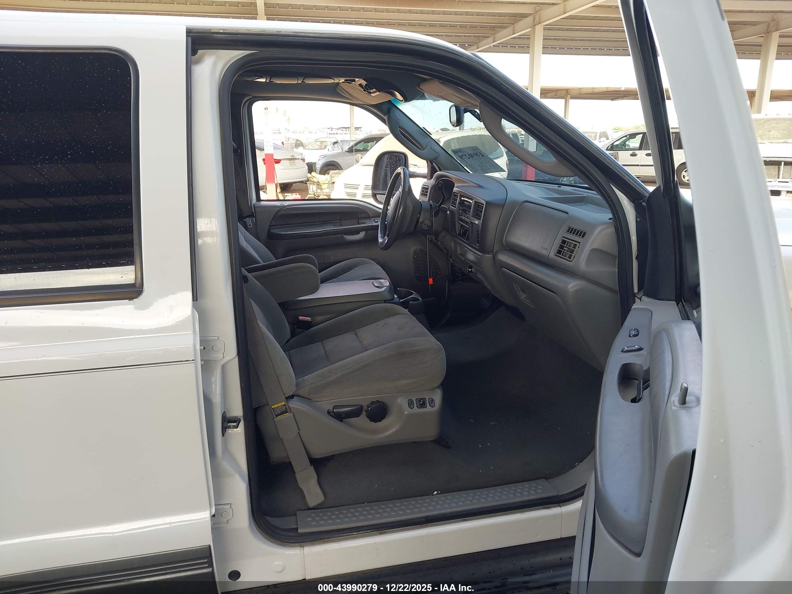 FORD EXCURSION image 5