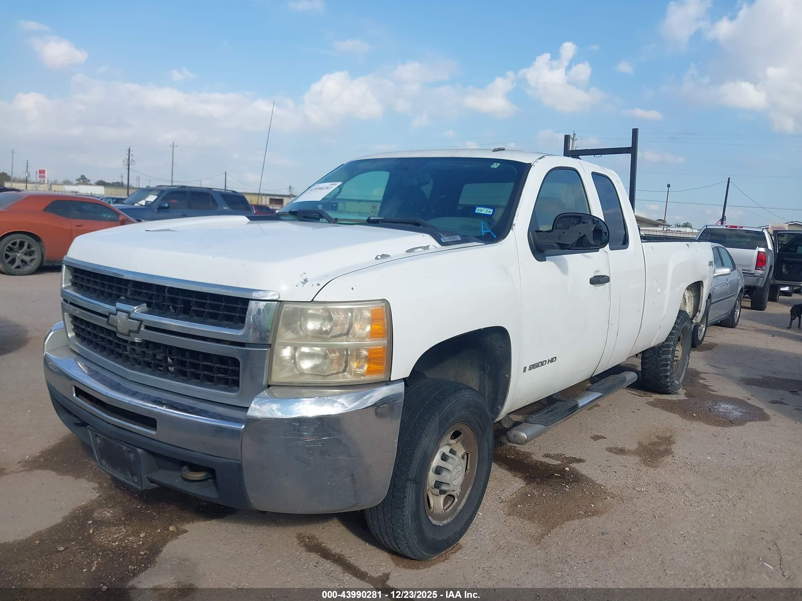CHEVROLET SILVERADO image 2