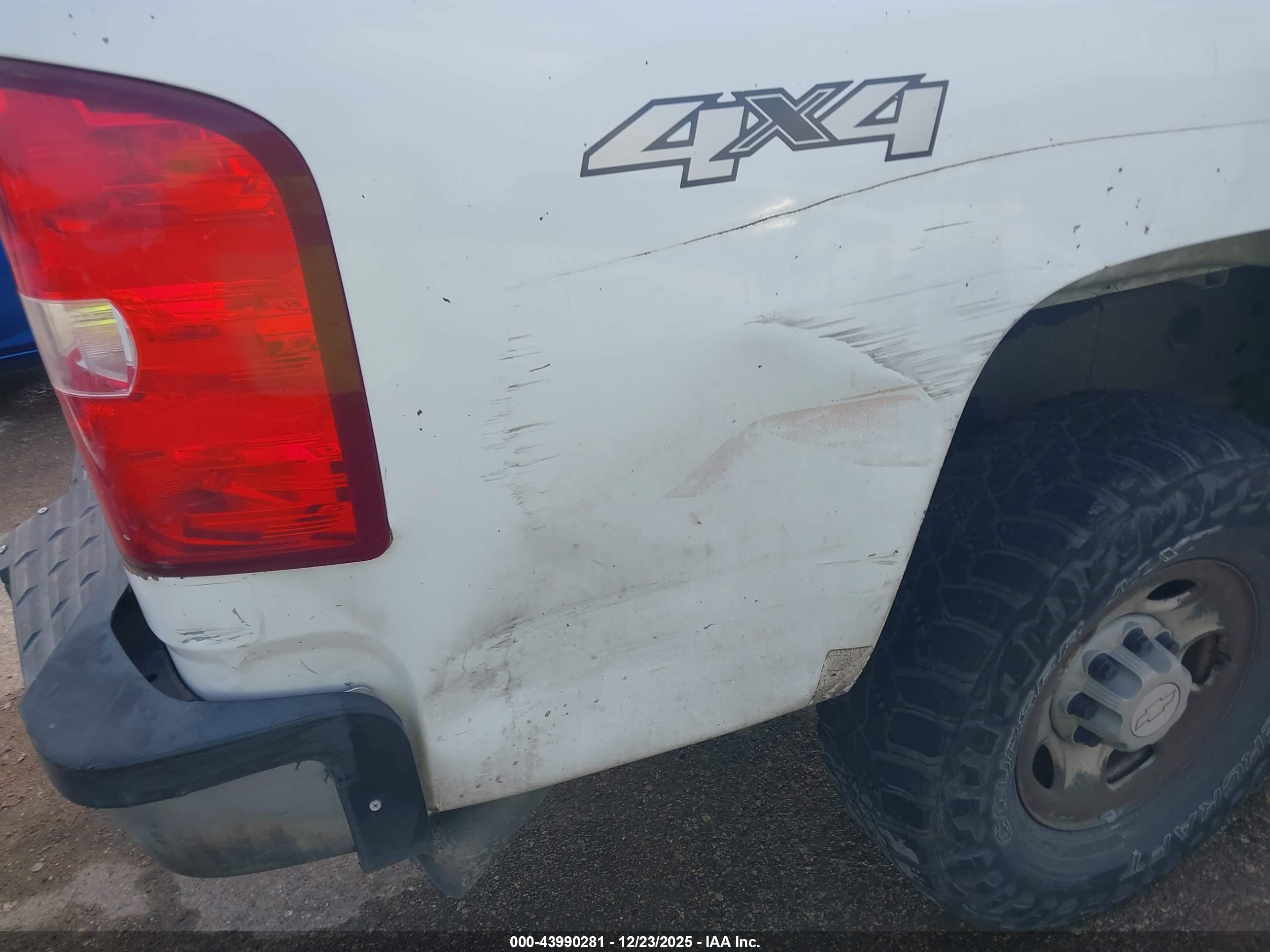 CHEVROLET SILVERADO image 6