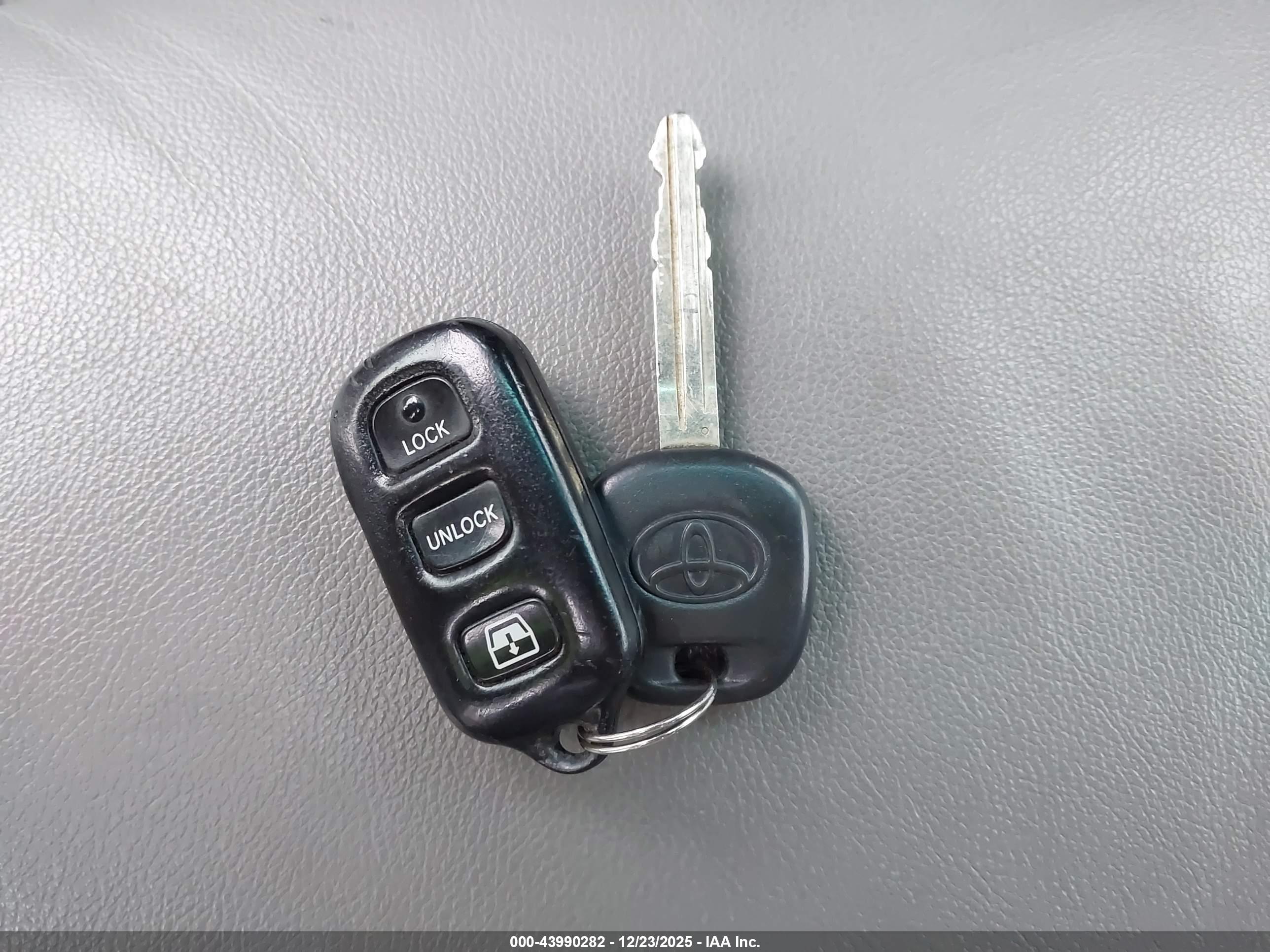 TOYOTA 4RUNNER image 11