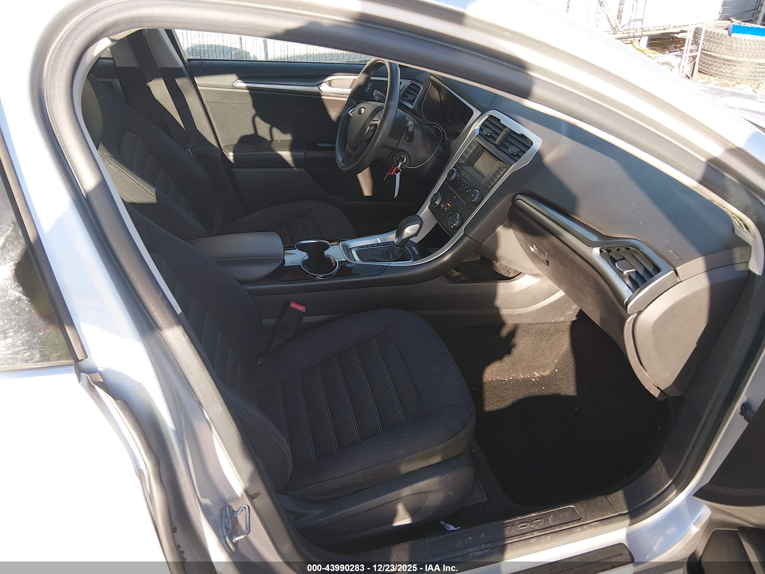 FORD FUSION image 5