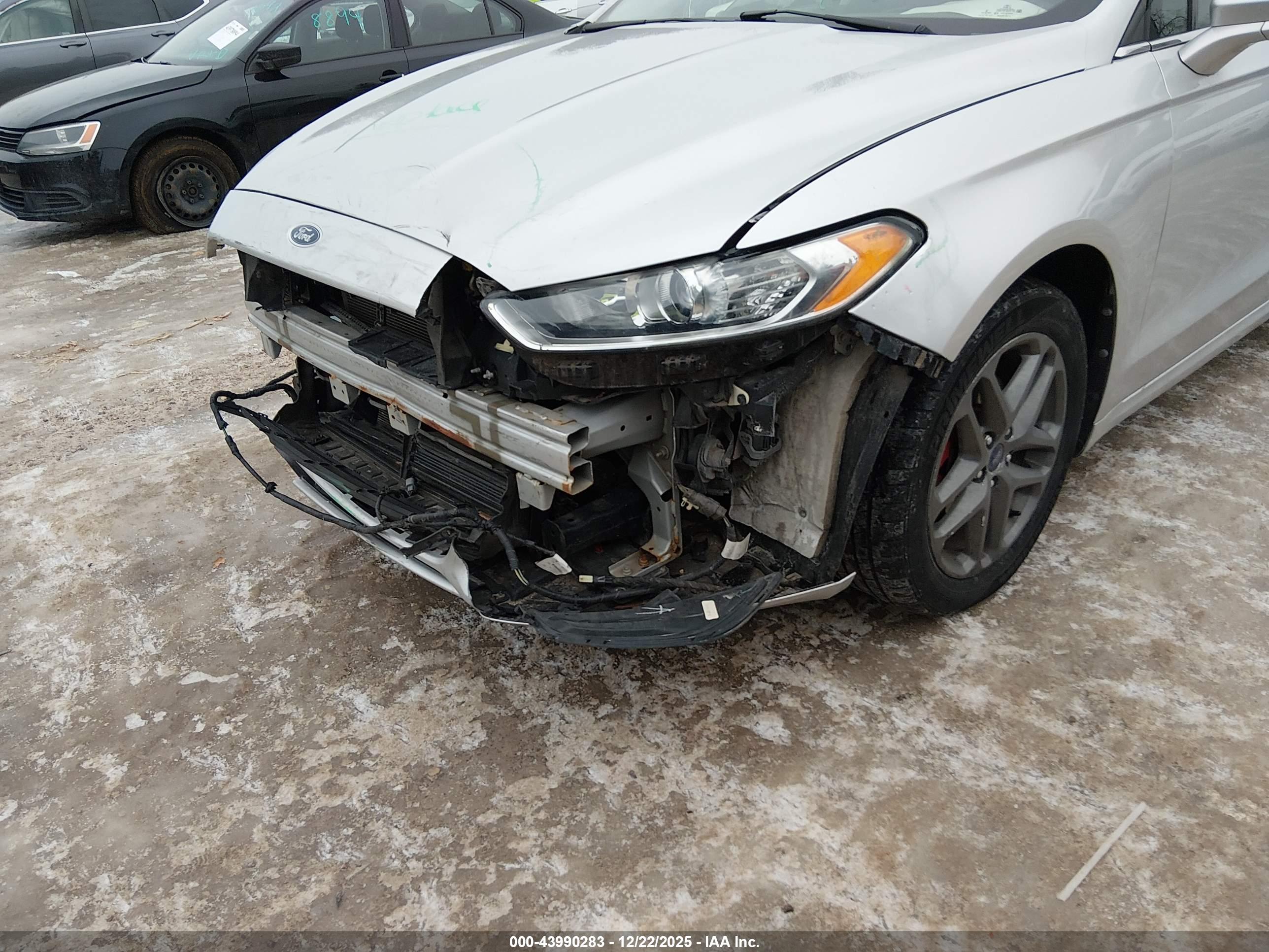 FORD FUSION image 6