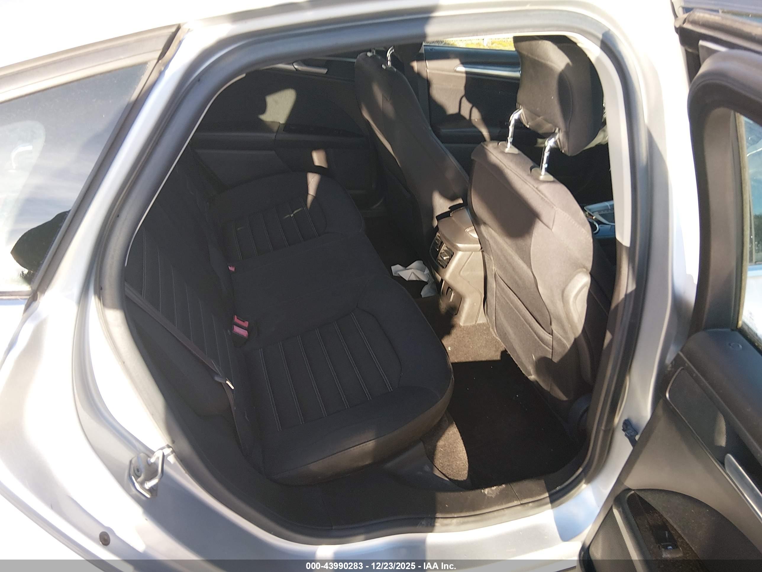 FORD FUSION image 8