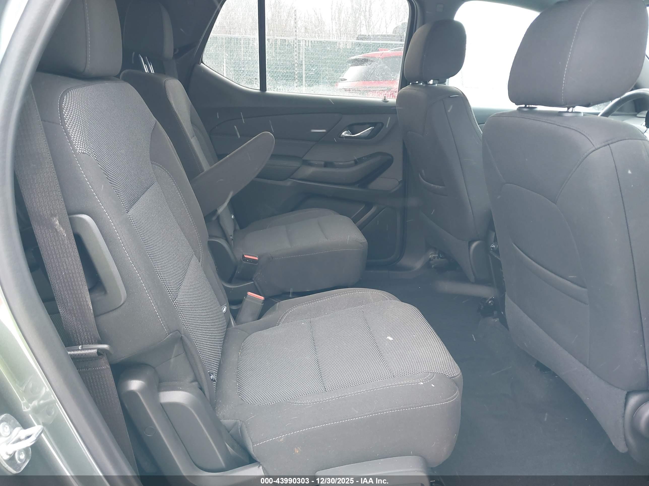 CHEVROLET TRAVERSE image 8