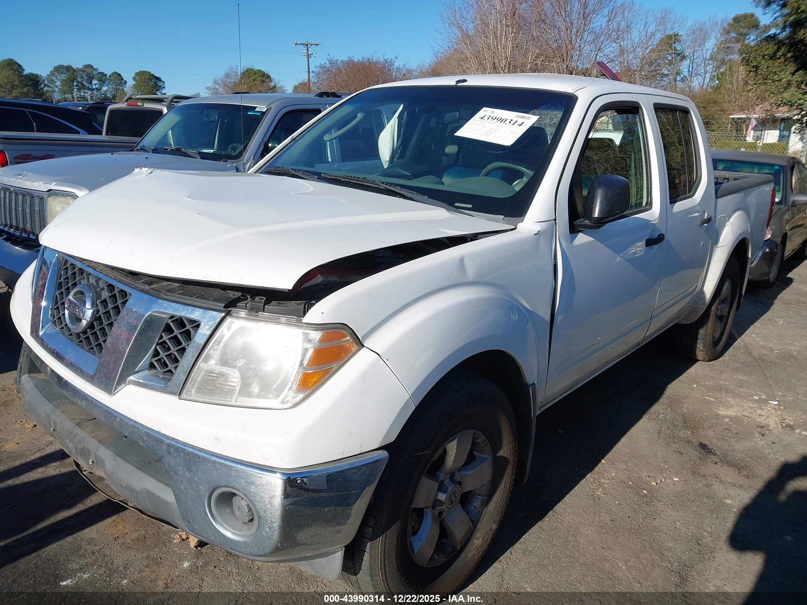 NISSAN FRONTIER image 2