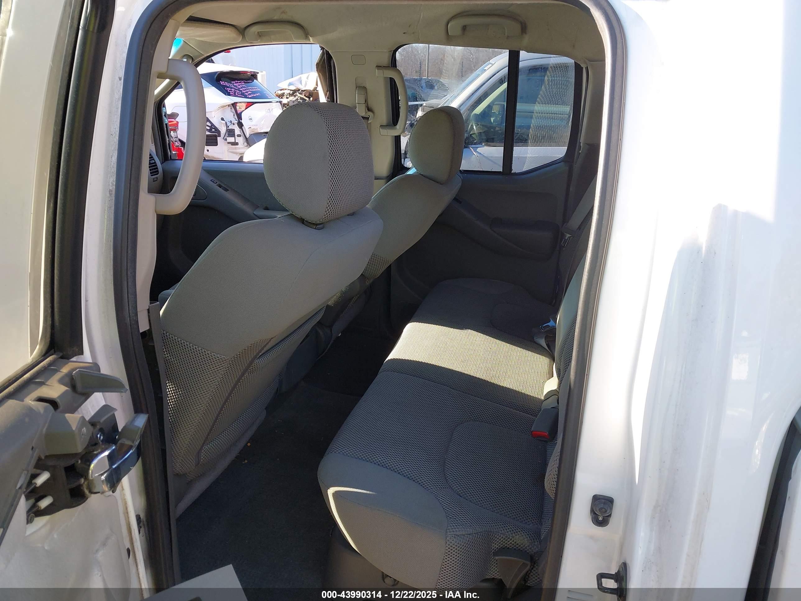 NISSAN FRONTIER image 8