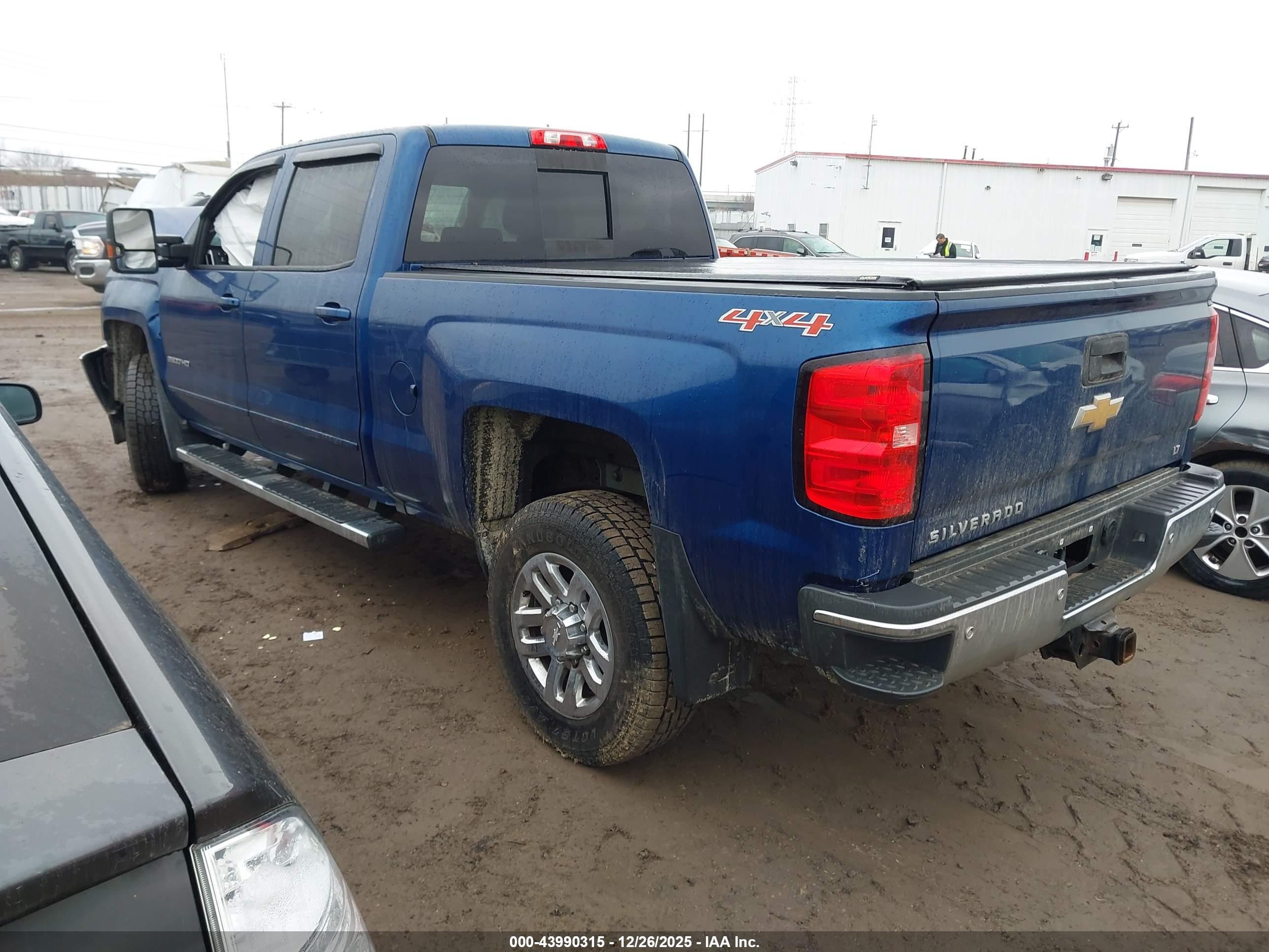 CHEVROLET SILVERADO image 3
