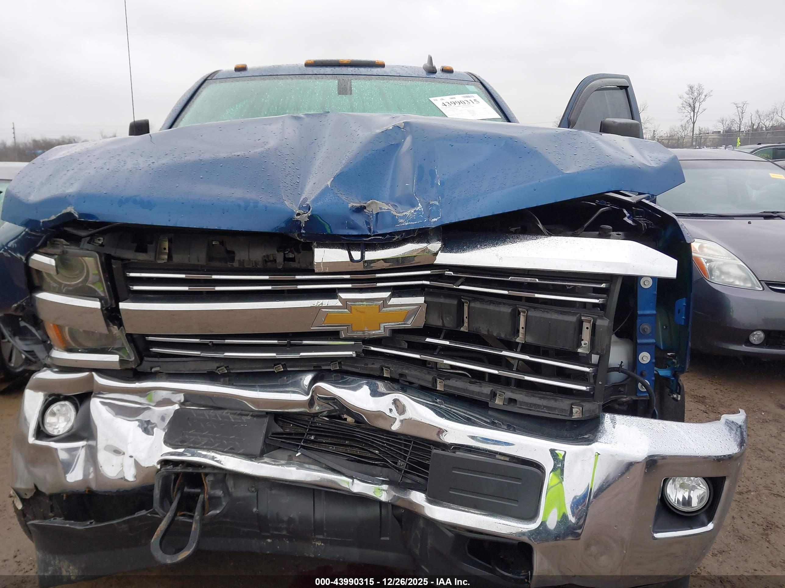 CHEVROLET SILVERADO image 6