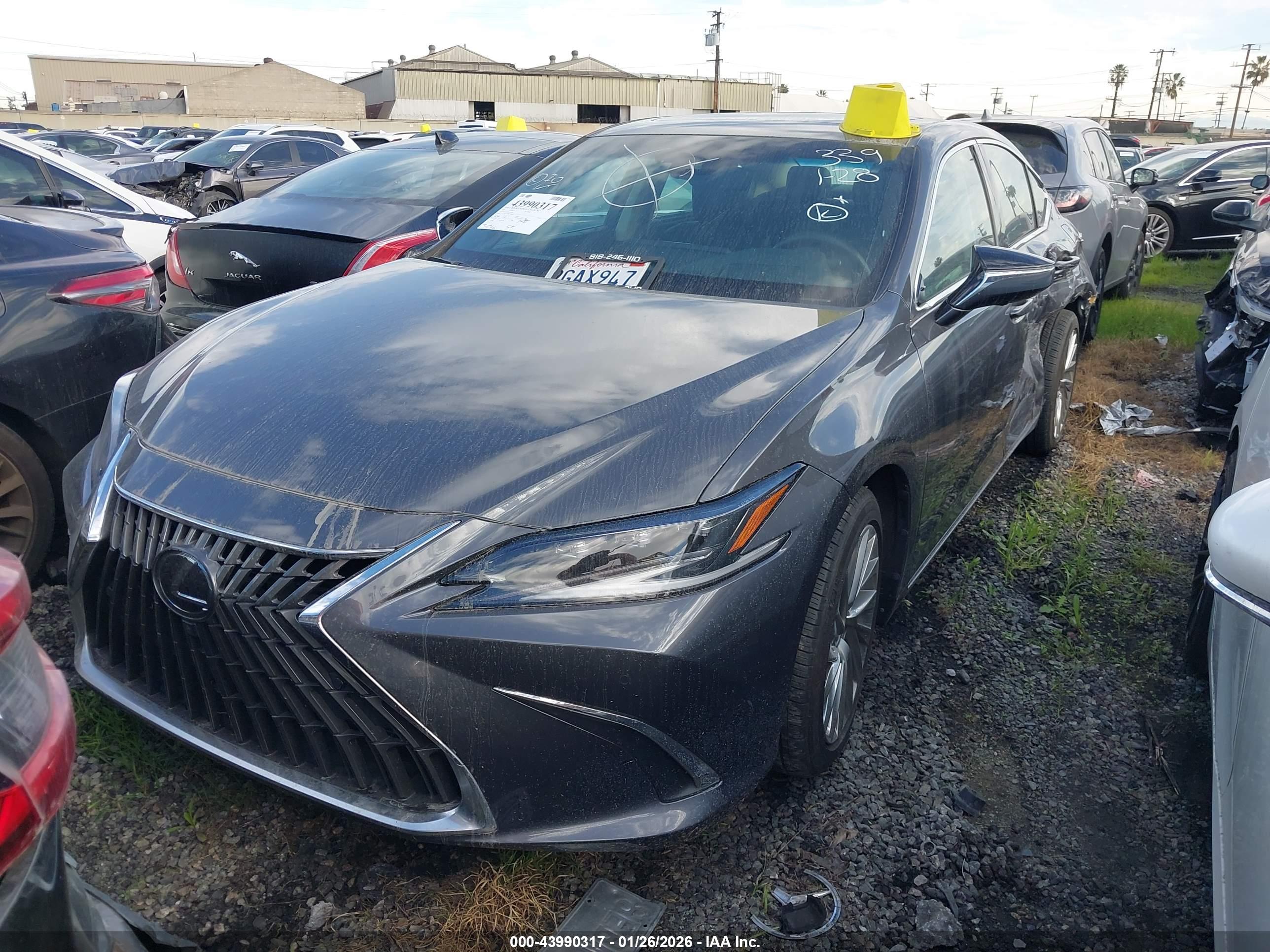 LEXUS ES image 2