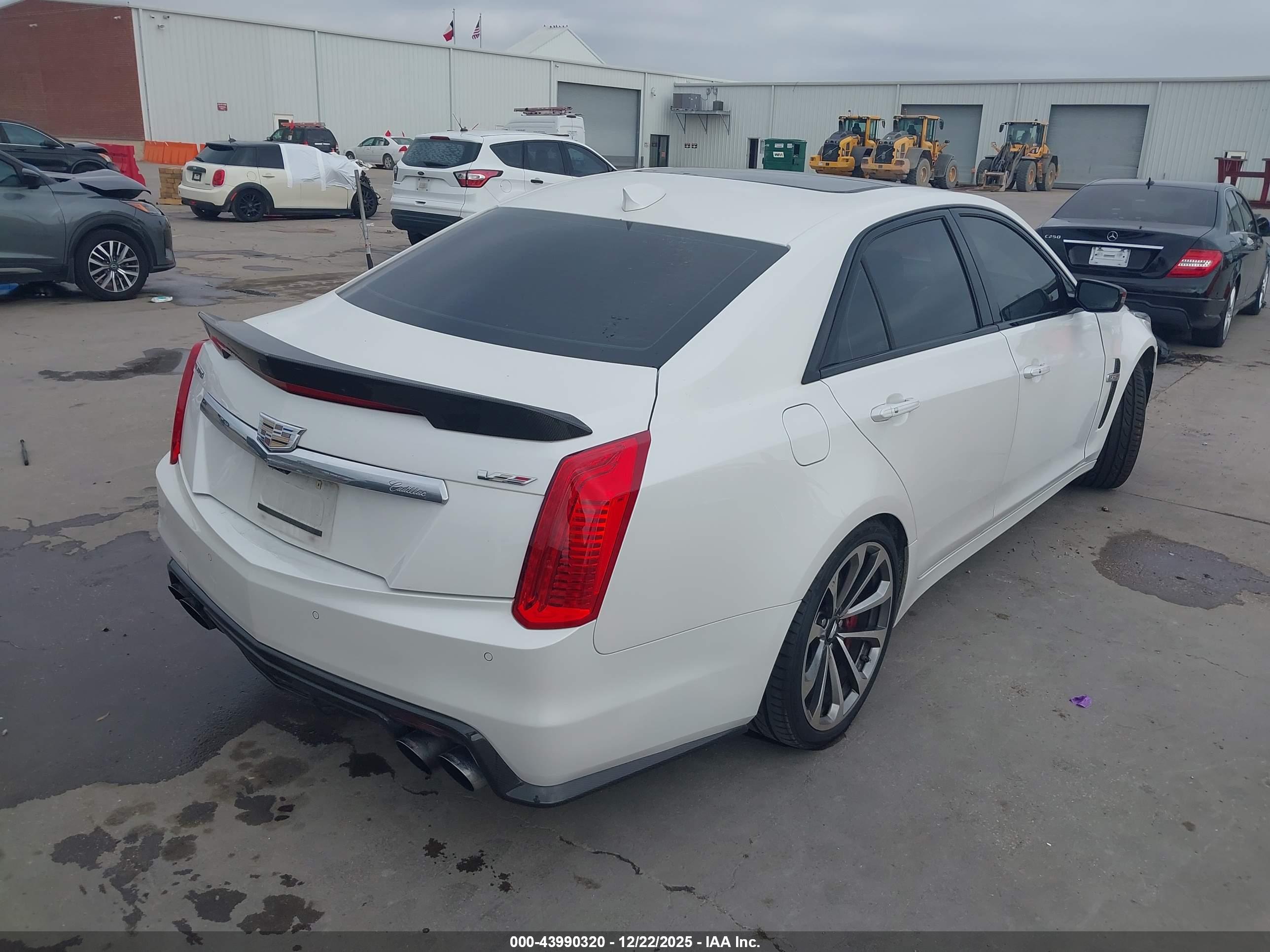 CADILLAC CTS-V image 4