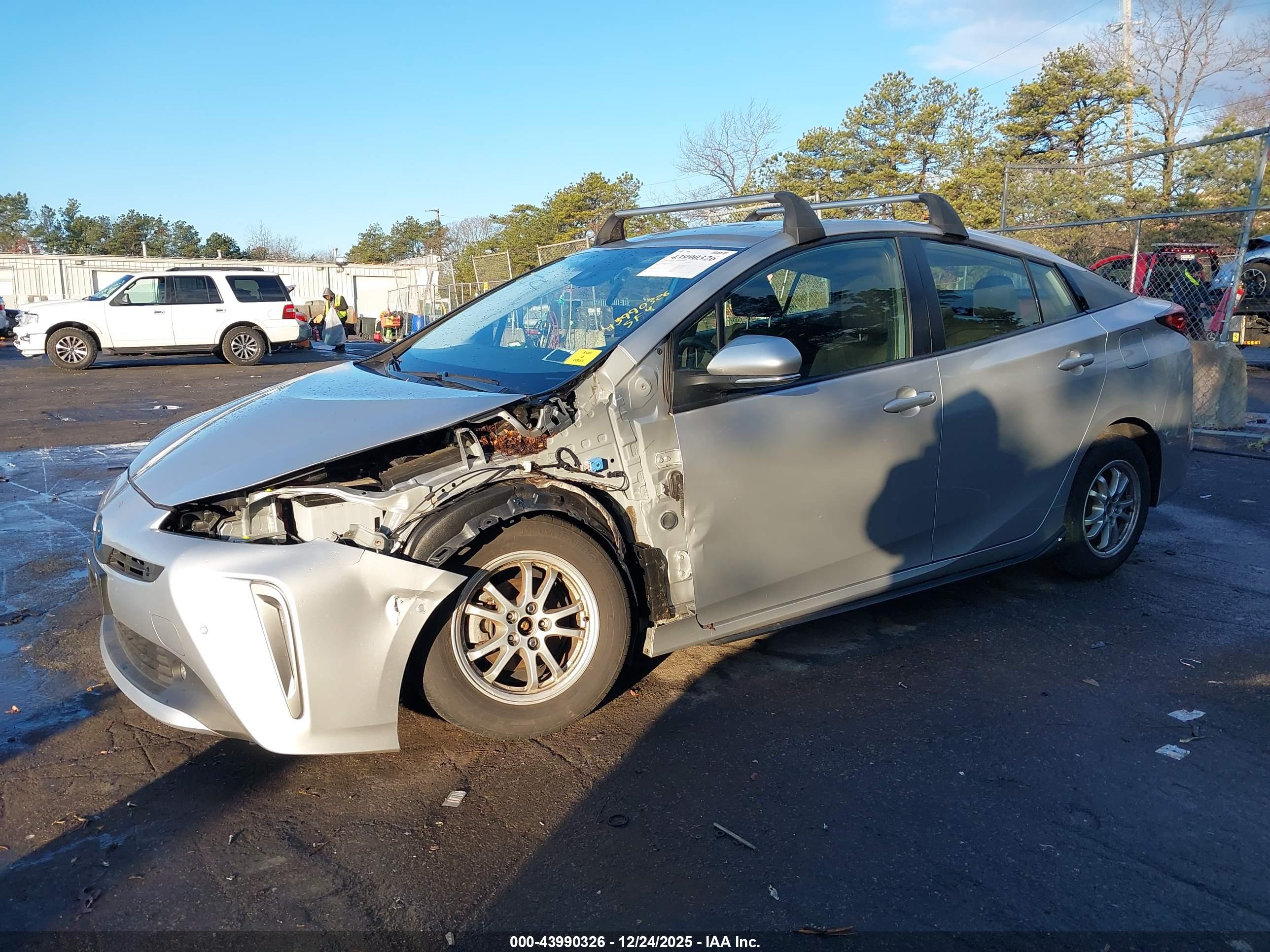 TOYOTA PRIUS image 6