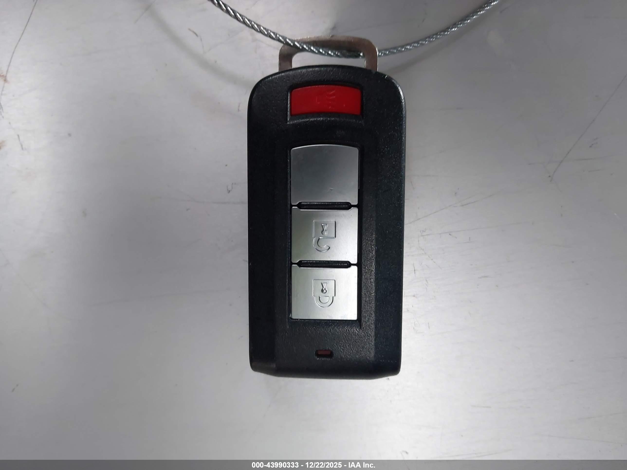 MITSUBISHI OUTLANDER image 11