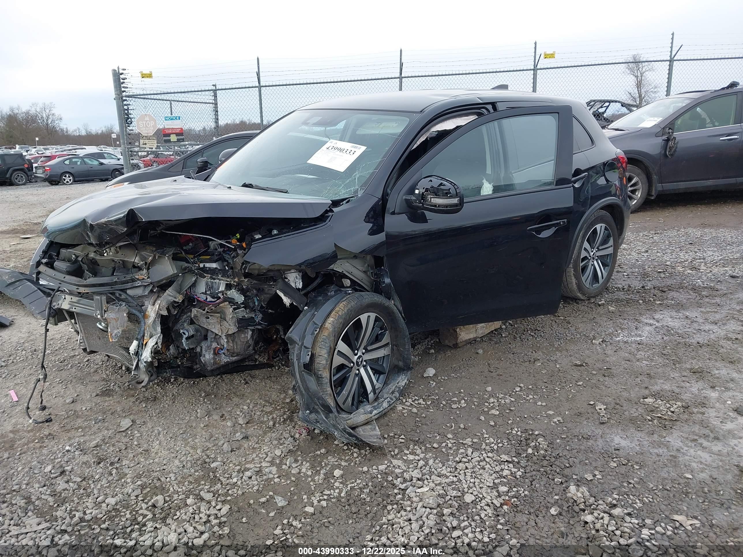 MITSUBISHI OUTLANDER image 2