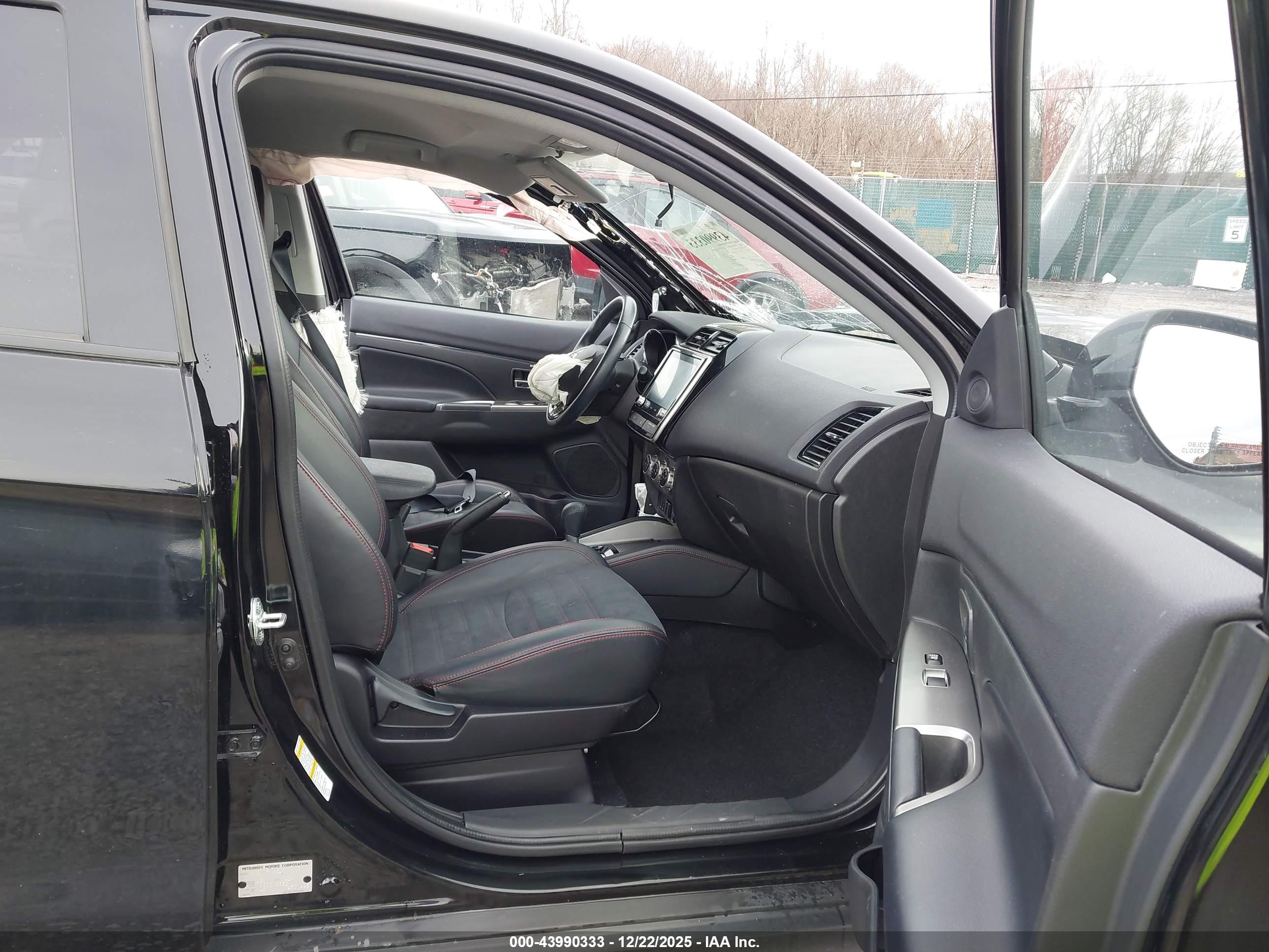 MITSUBISHI OUTLANDER image 5