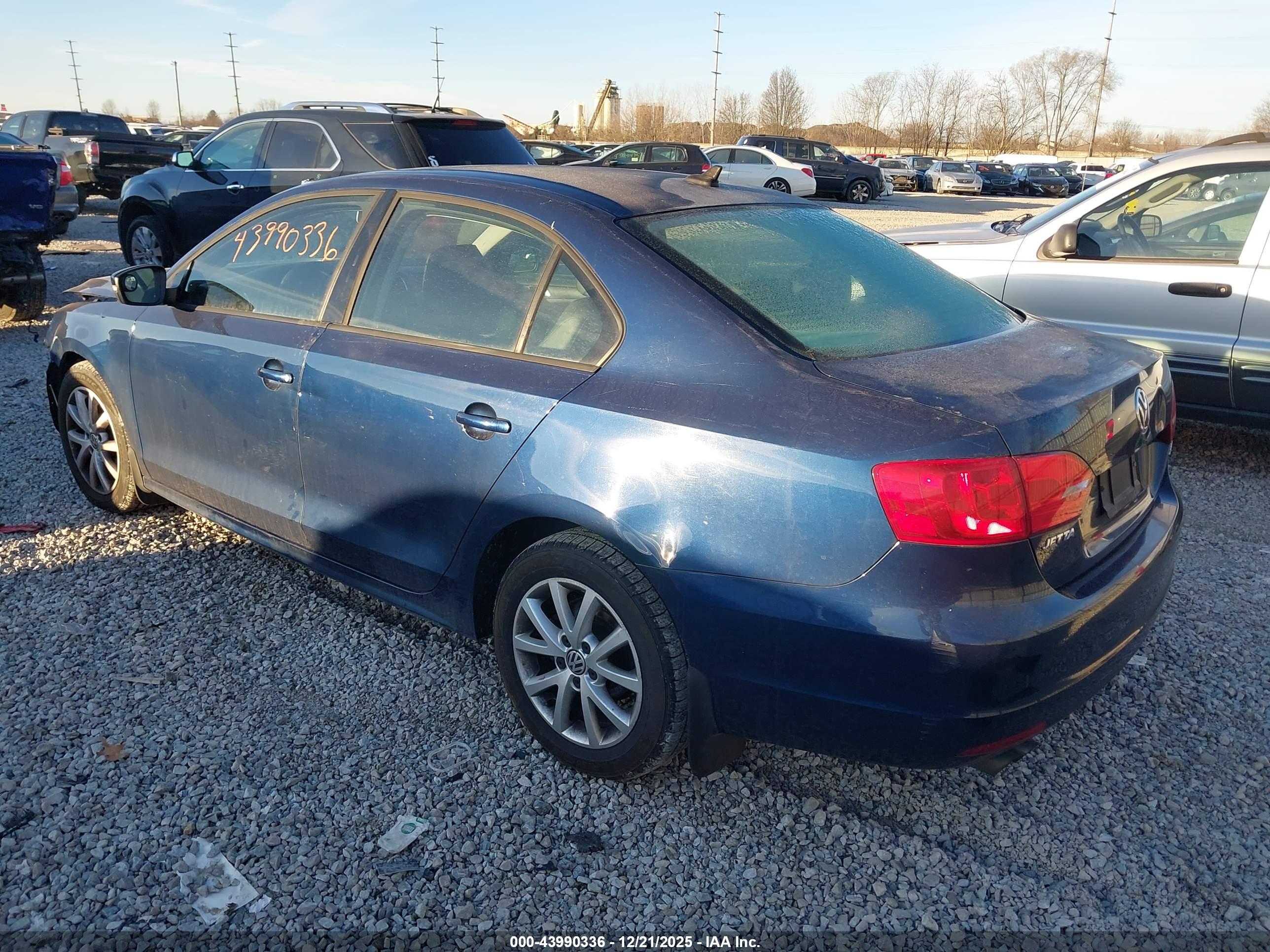 VOLKSWAGEN JETTA image 3