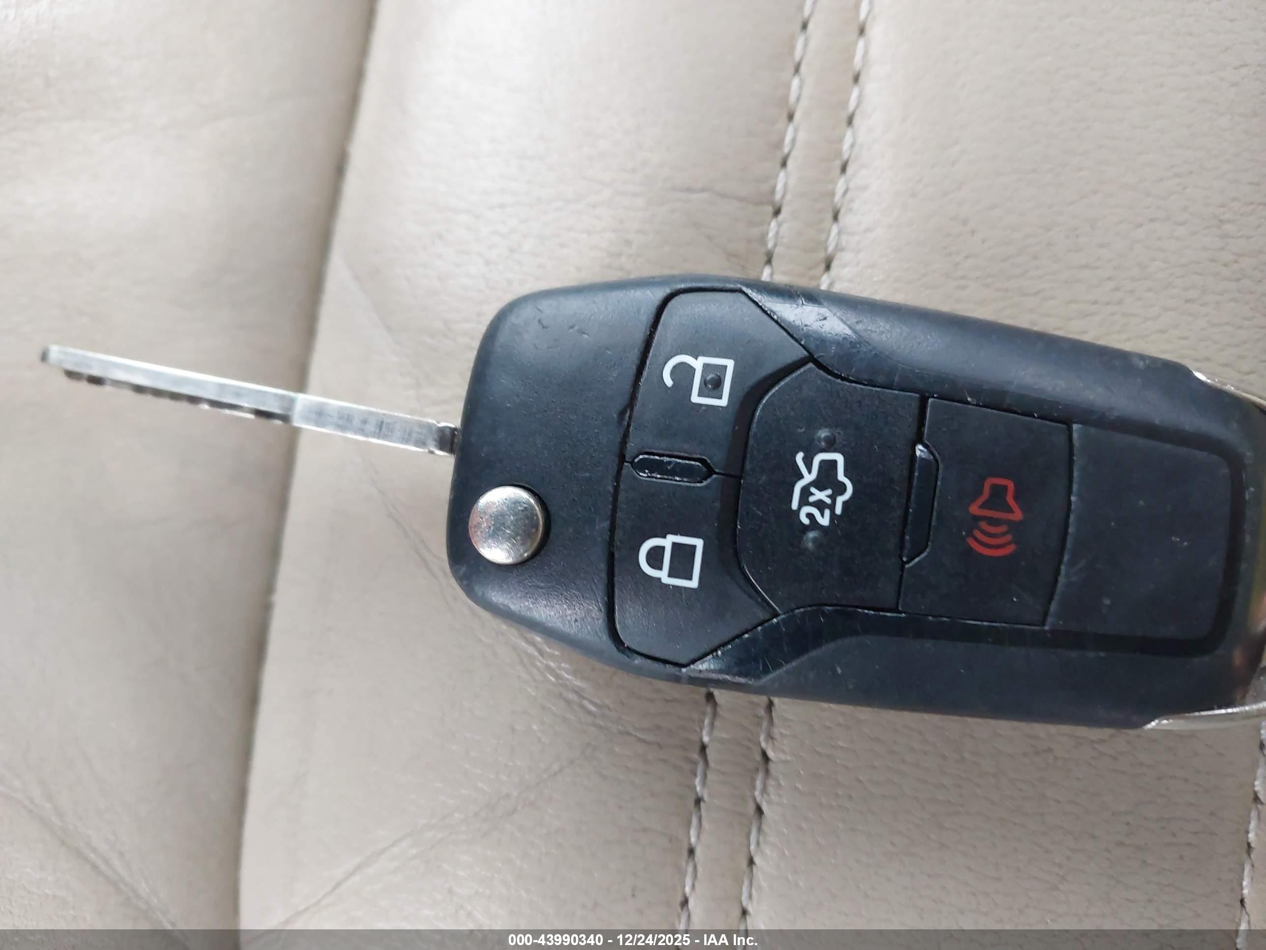 FORD FUSION image 11