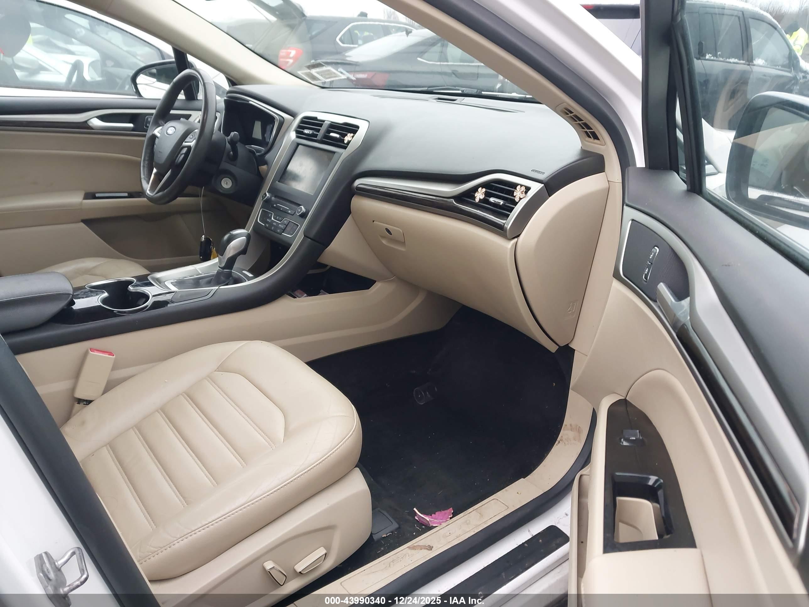 FORD FUSION image 5