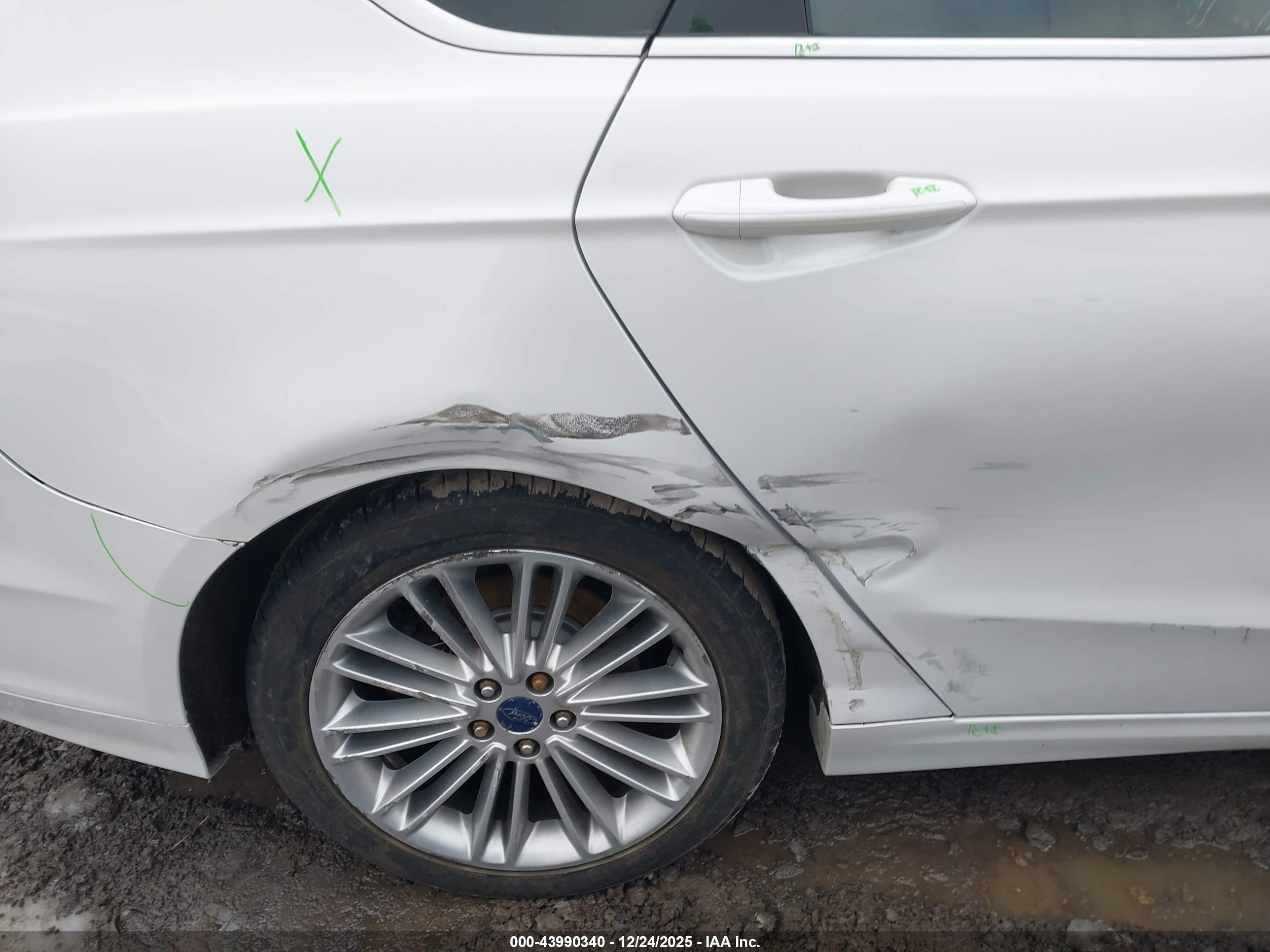 FORD FUSION image 6