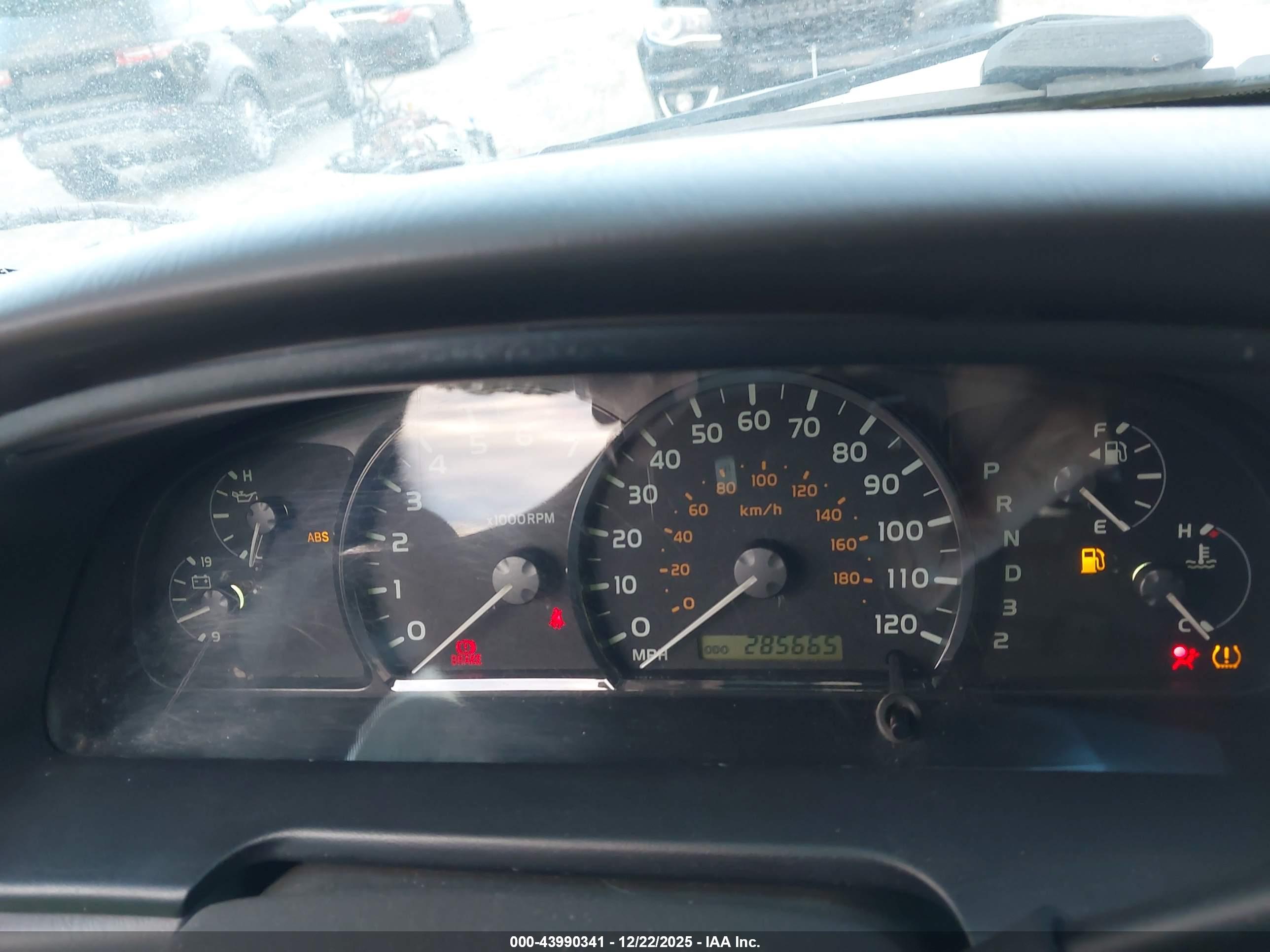TOYOTA SEQUOIA image 7