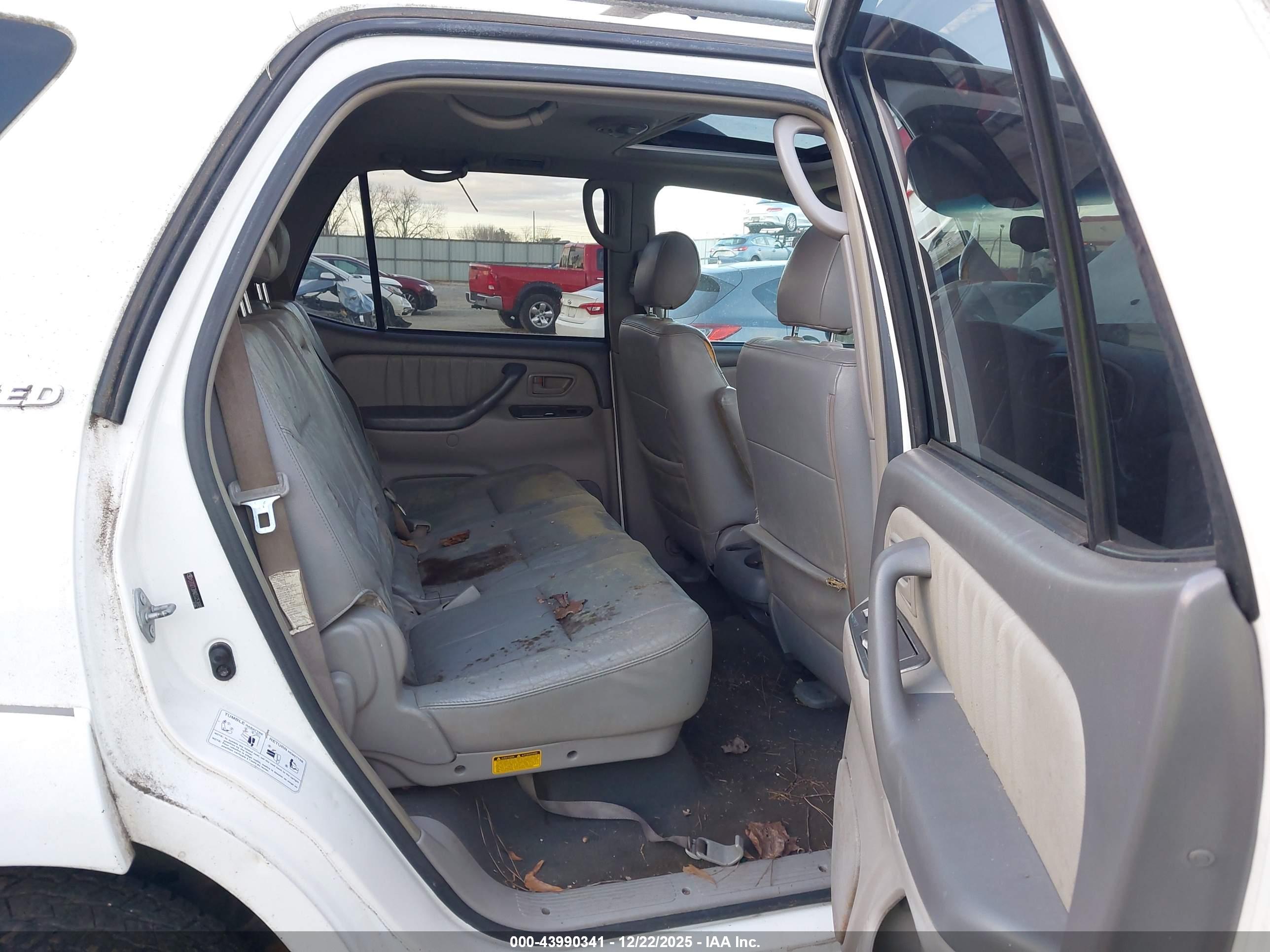 TOYOTA SEQUOIA image 8