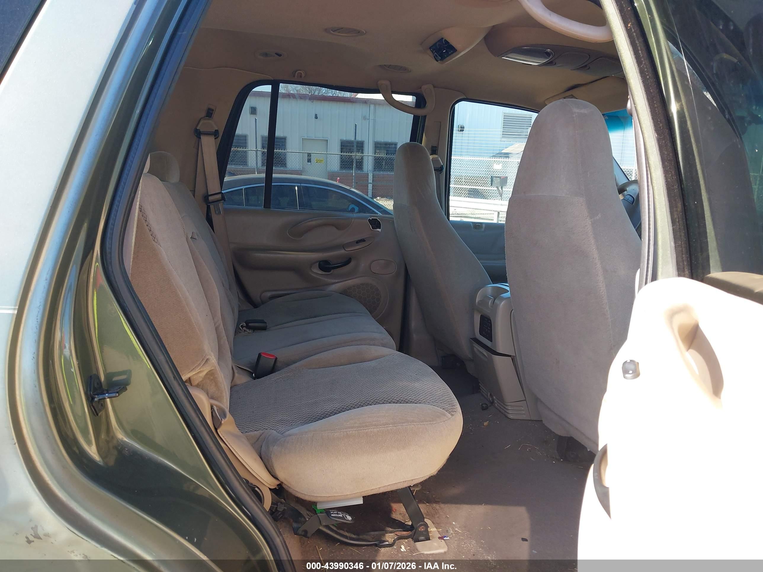 FORD EXPEDITION image 8