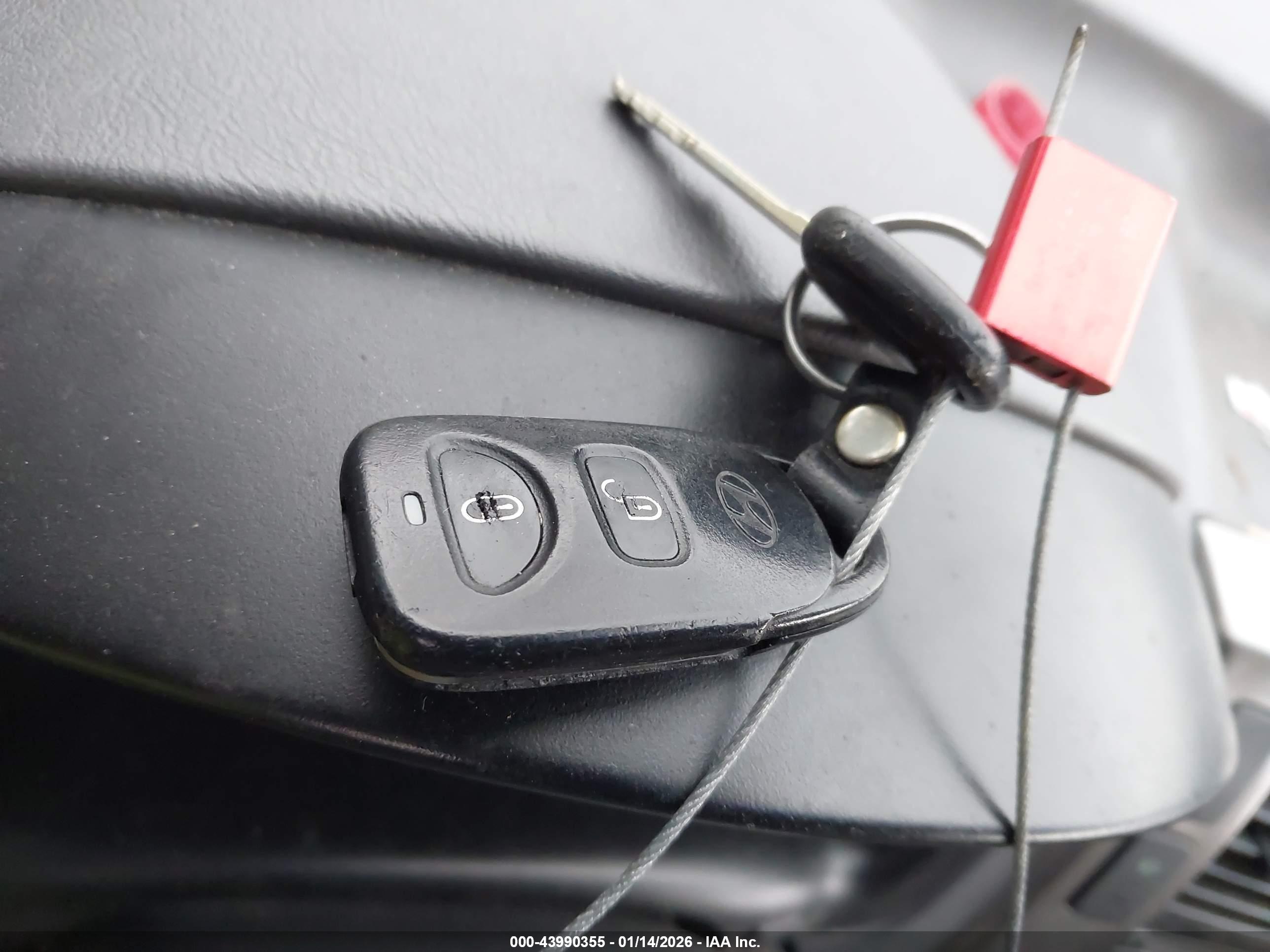 HYUNDAI TUCSON image 11