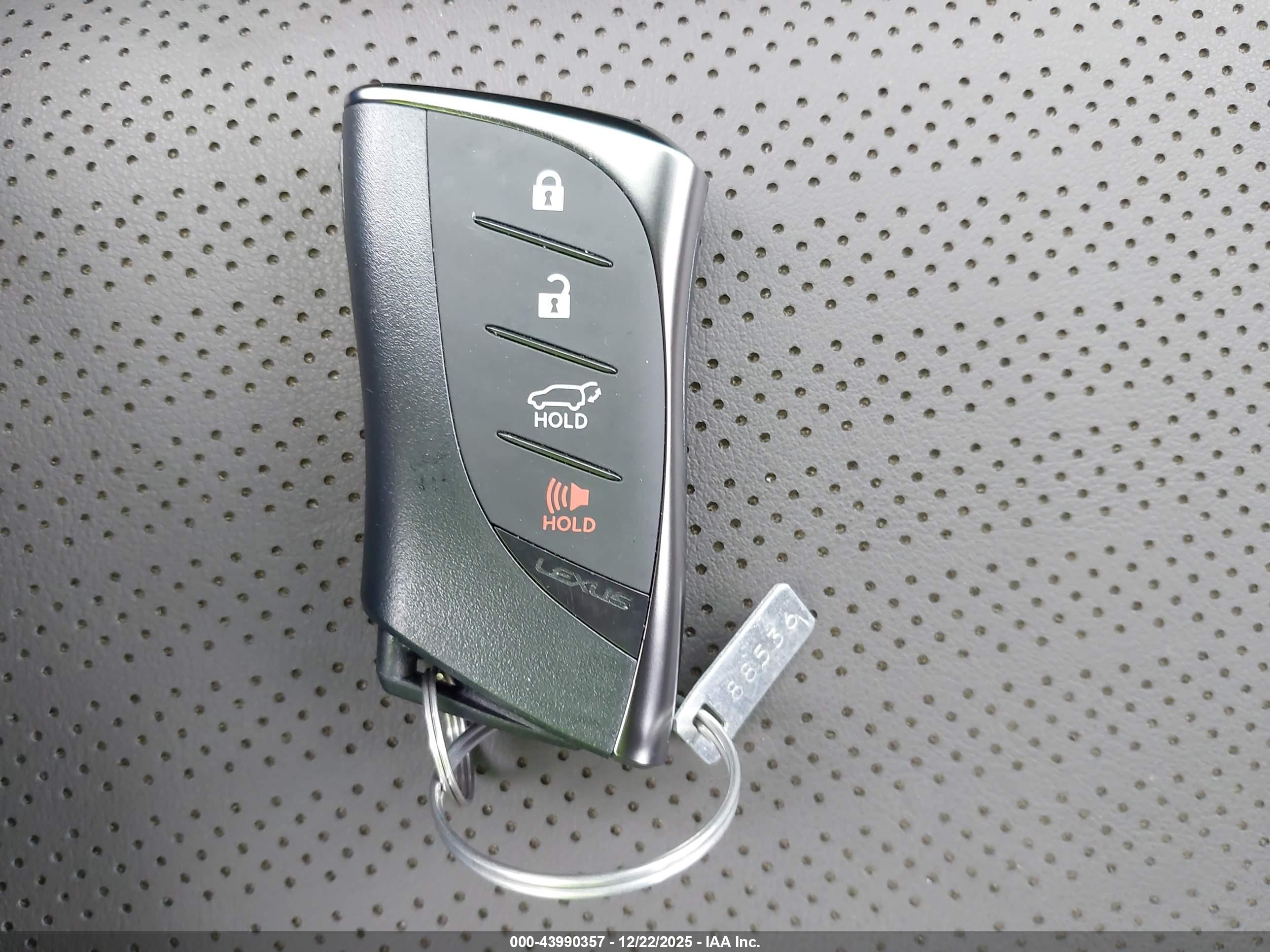 LEXUS TX image 11