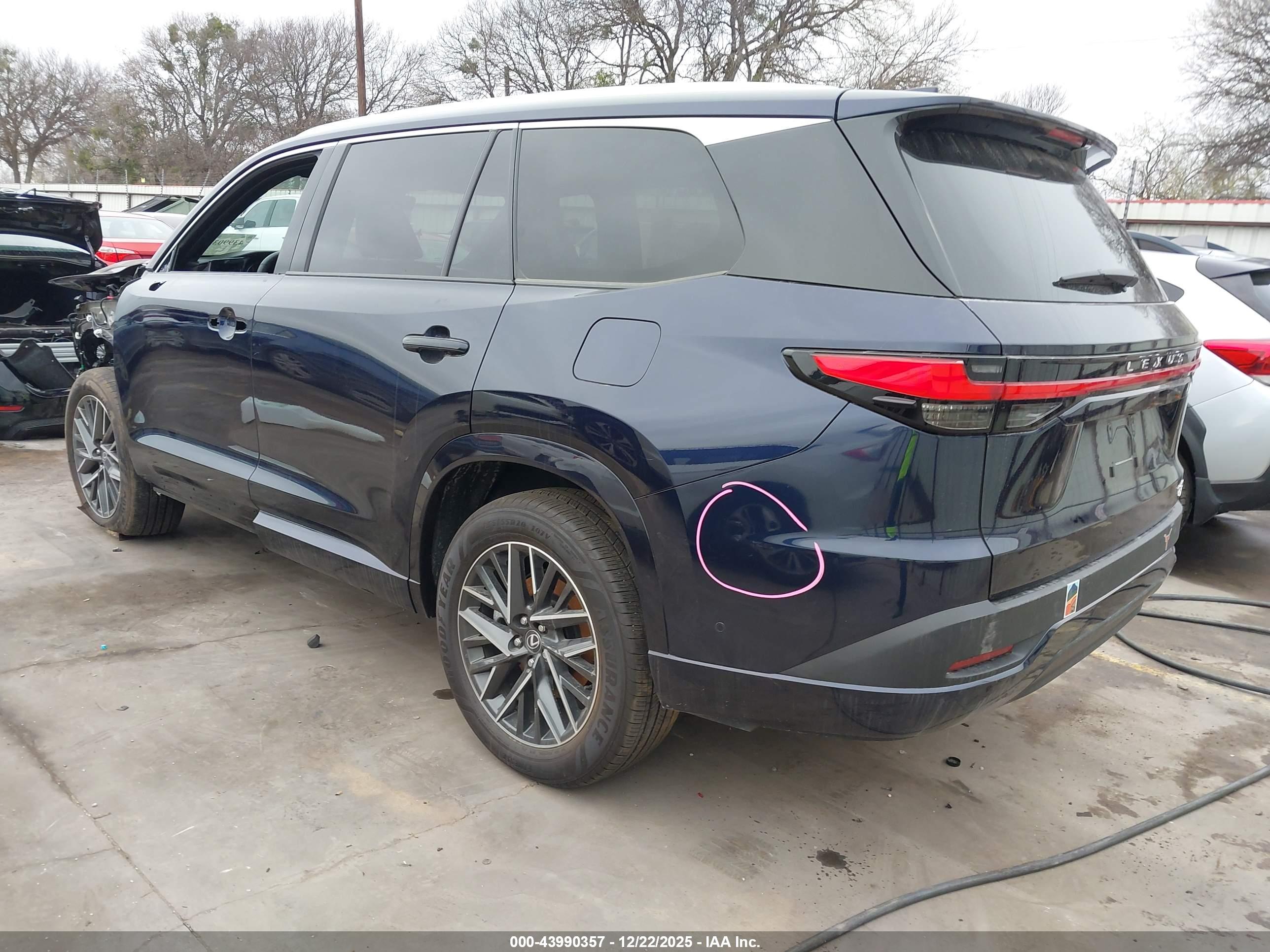 LEXUS TX image 3