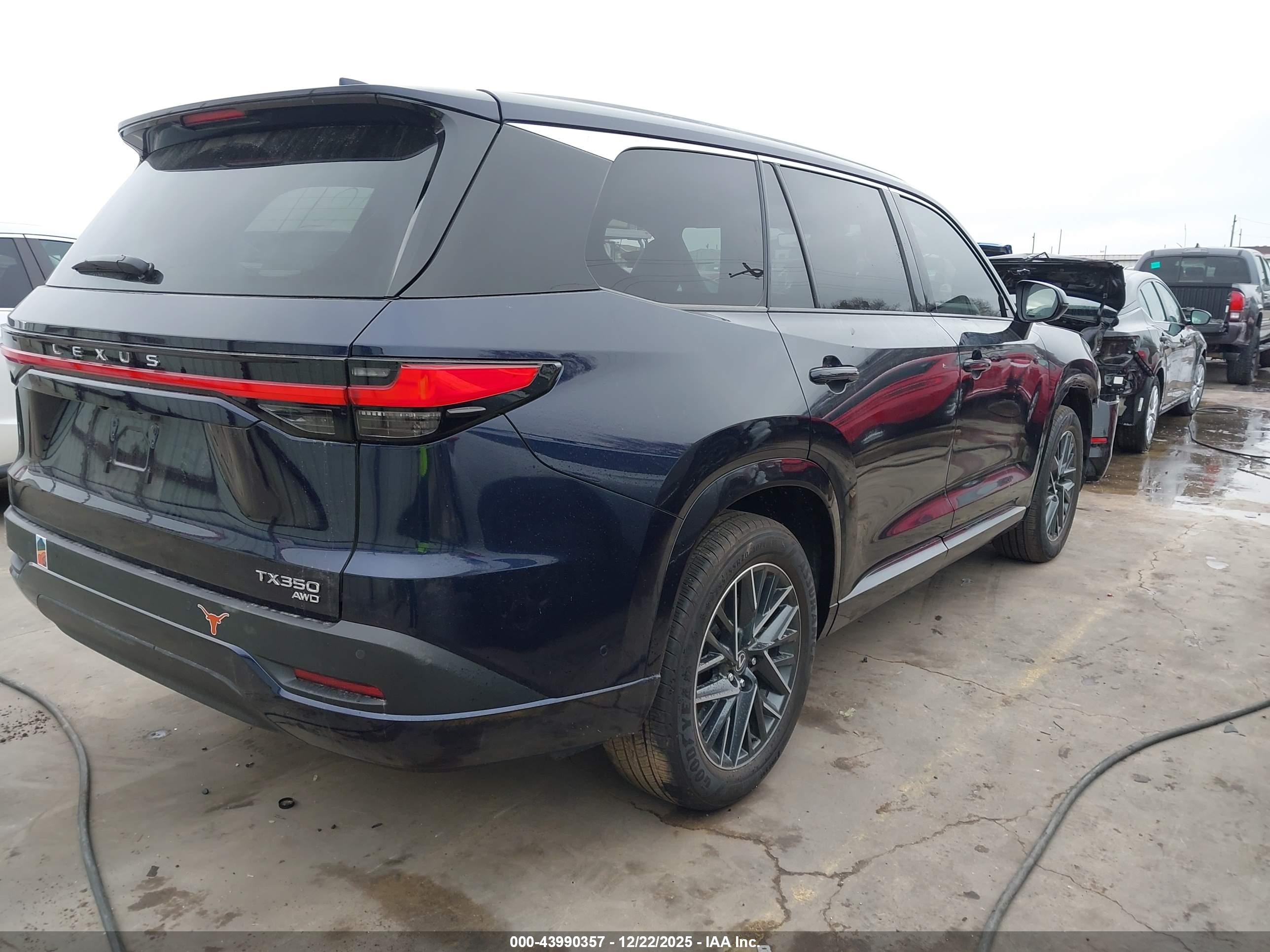 LEXUS TX image 4