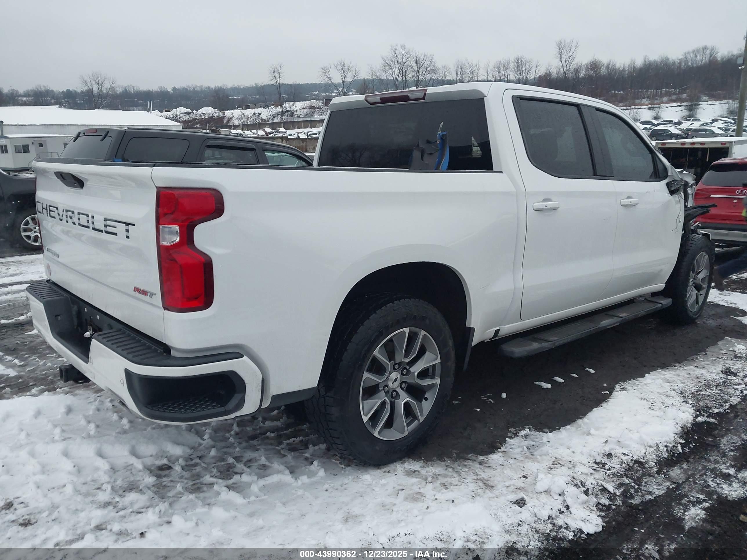 CHEVROLET SILVERADO image 4