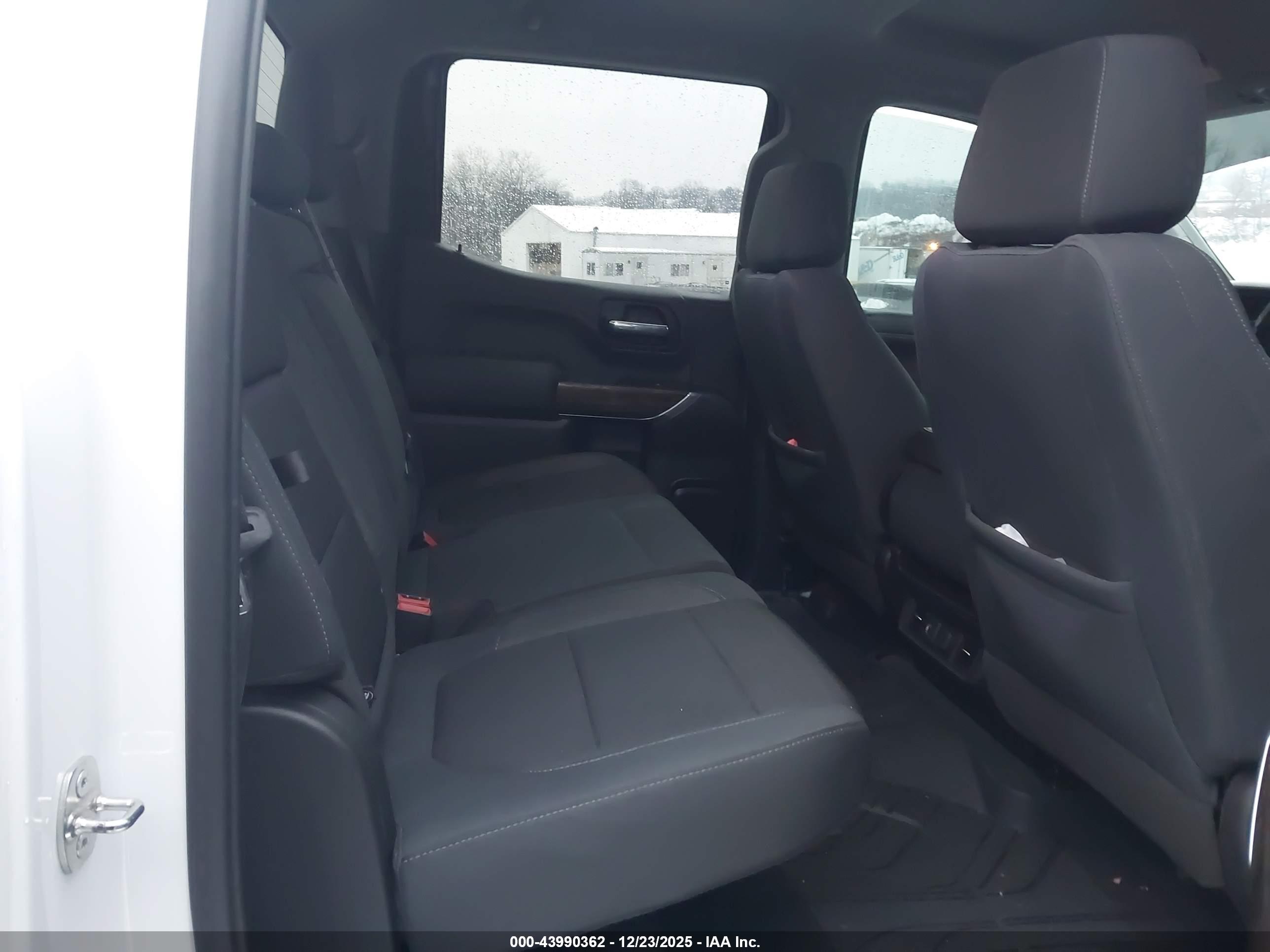 CHEVROLET SILVERADO image 8