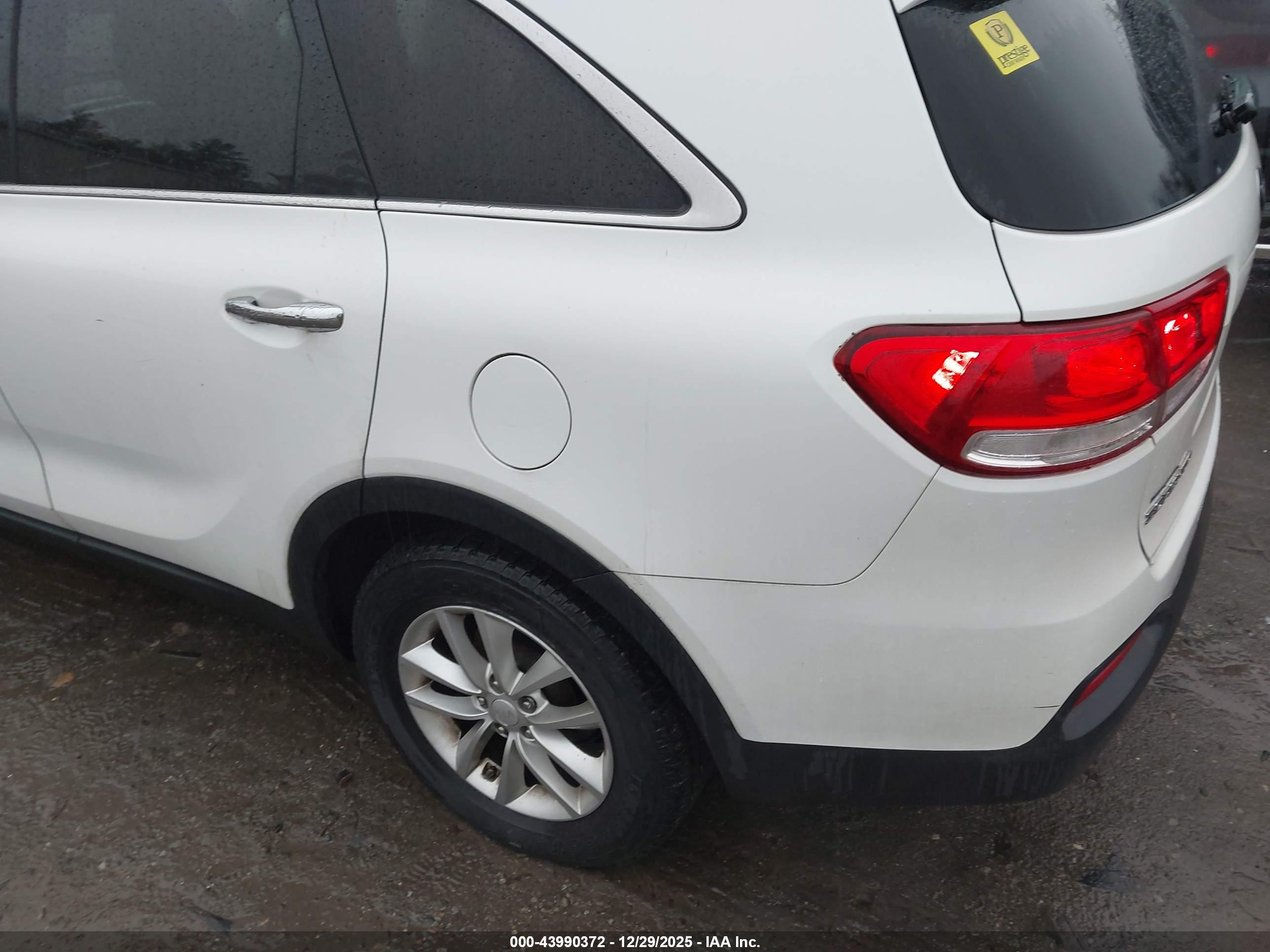 KIA SORENTO image 3