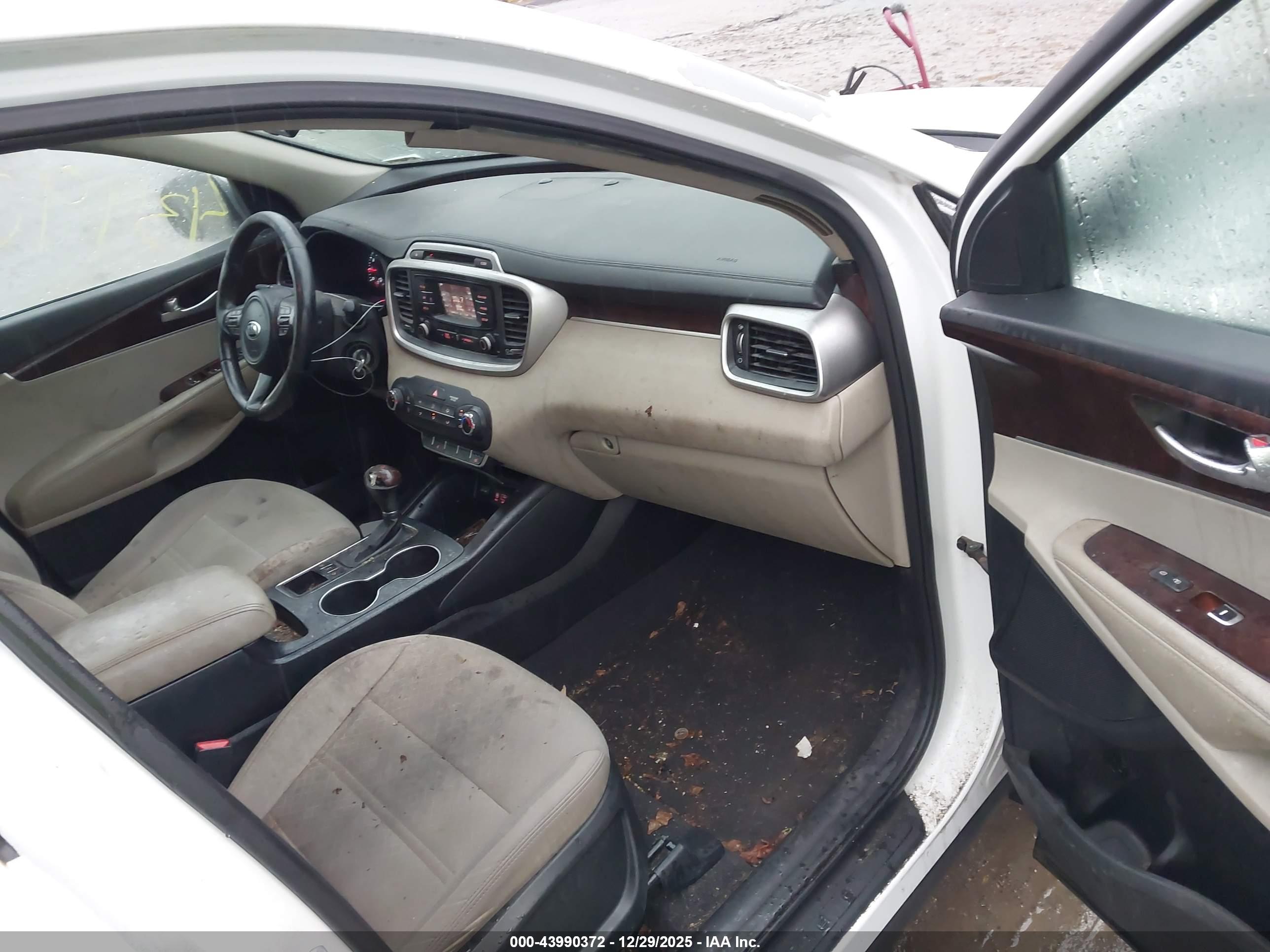 KIA SORENTO image 5