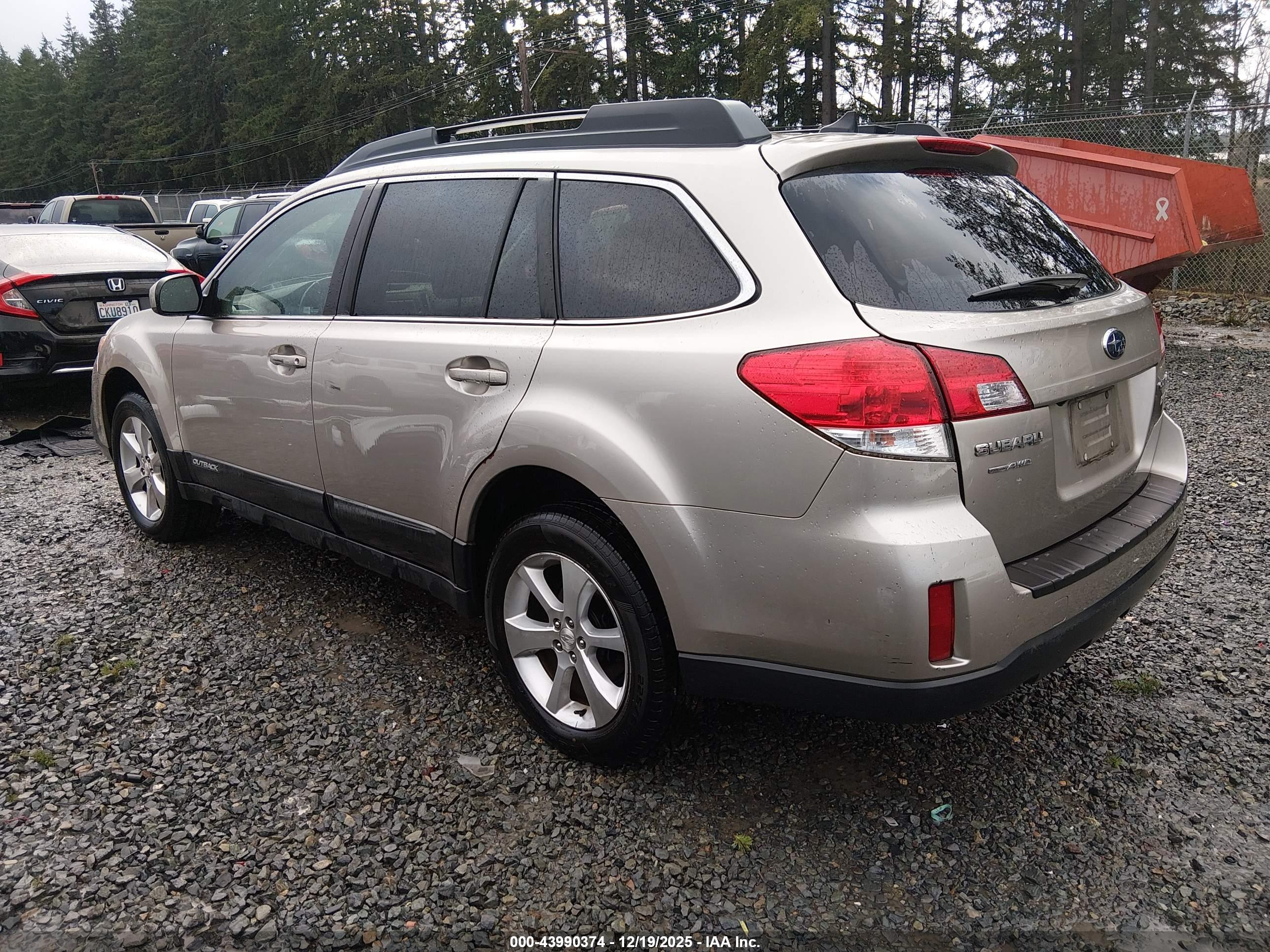 SUBARU OUTBACK image 3