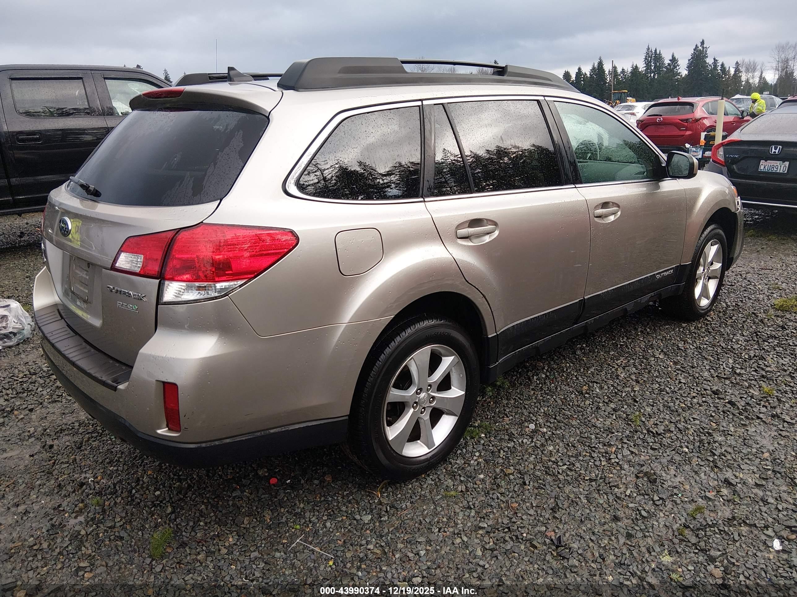SUBARU OUTBACK image 4