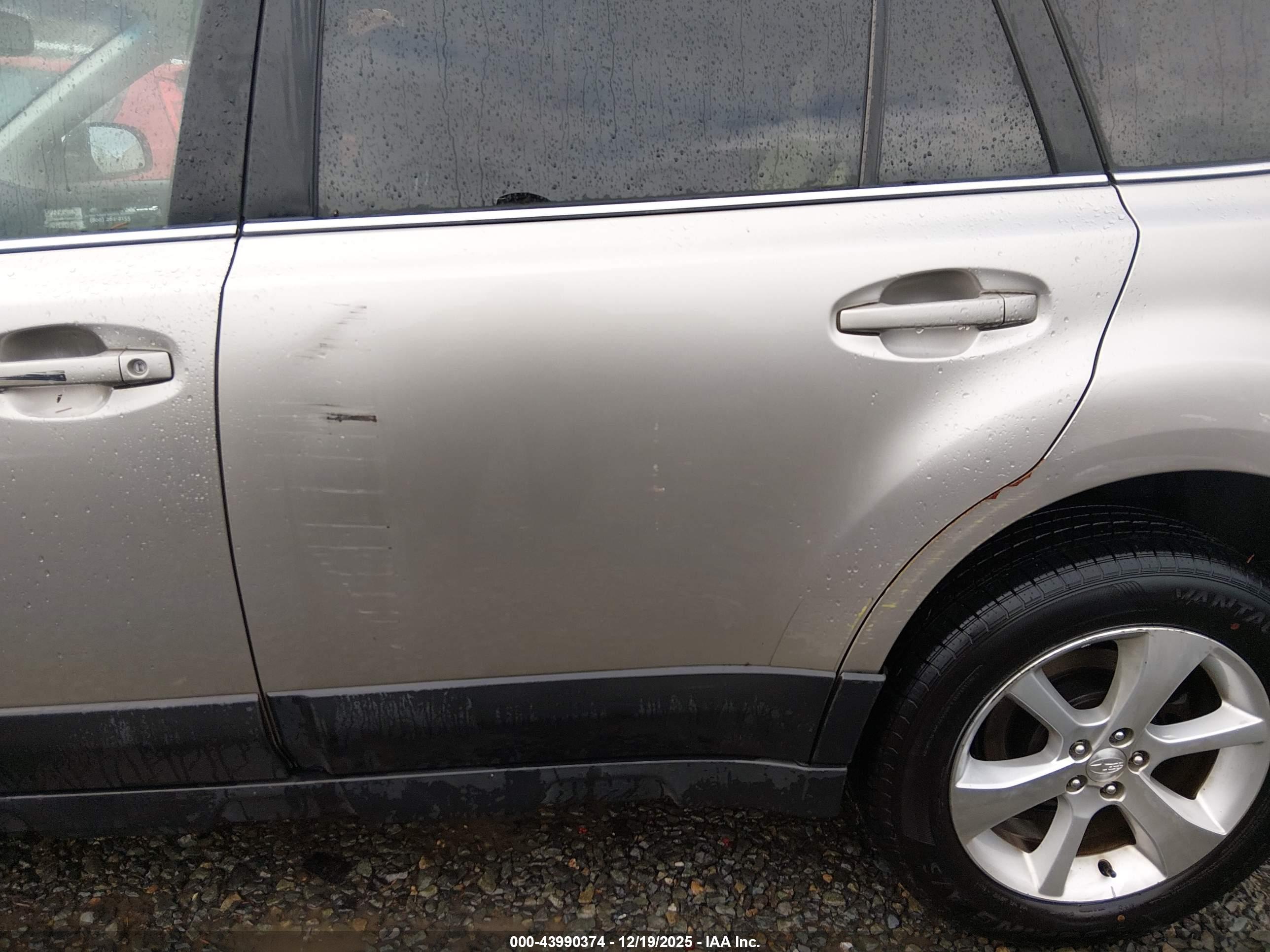 SUBARU OUTBACK image 6