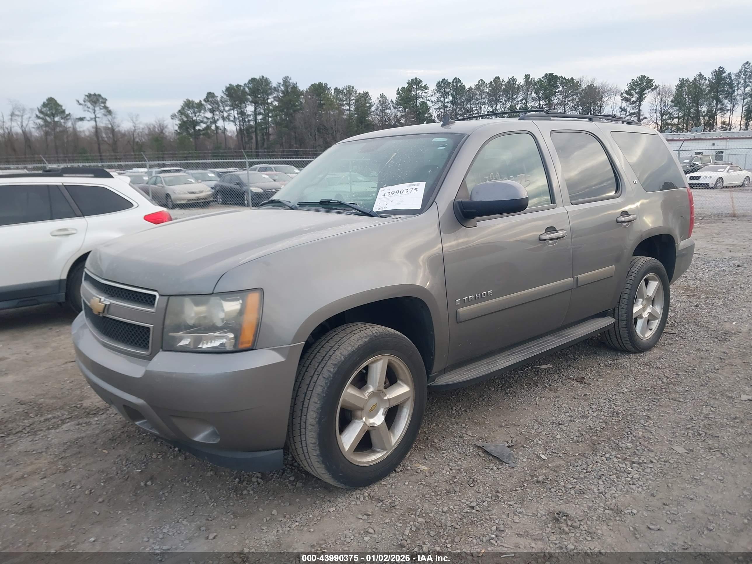 CHEVROLET TAHOE image 2