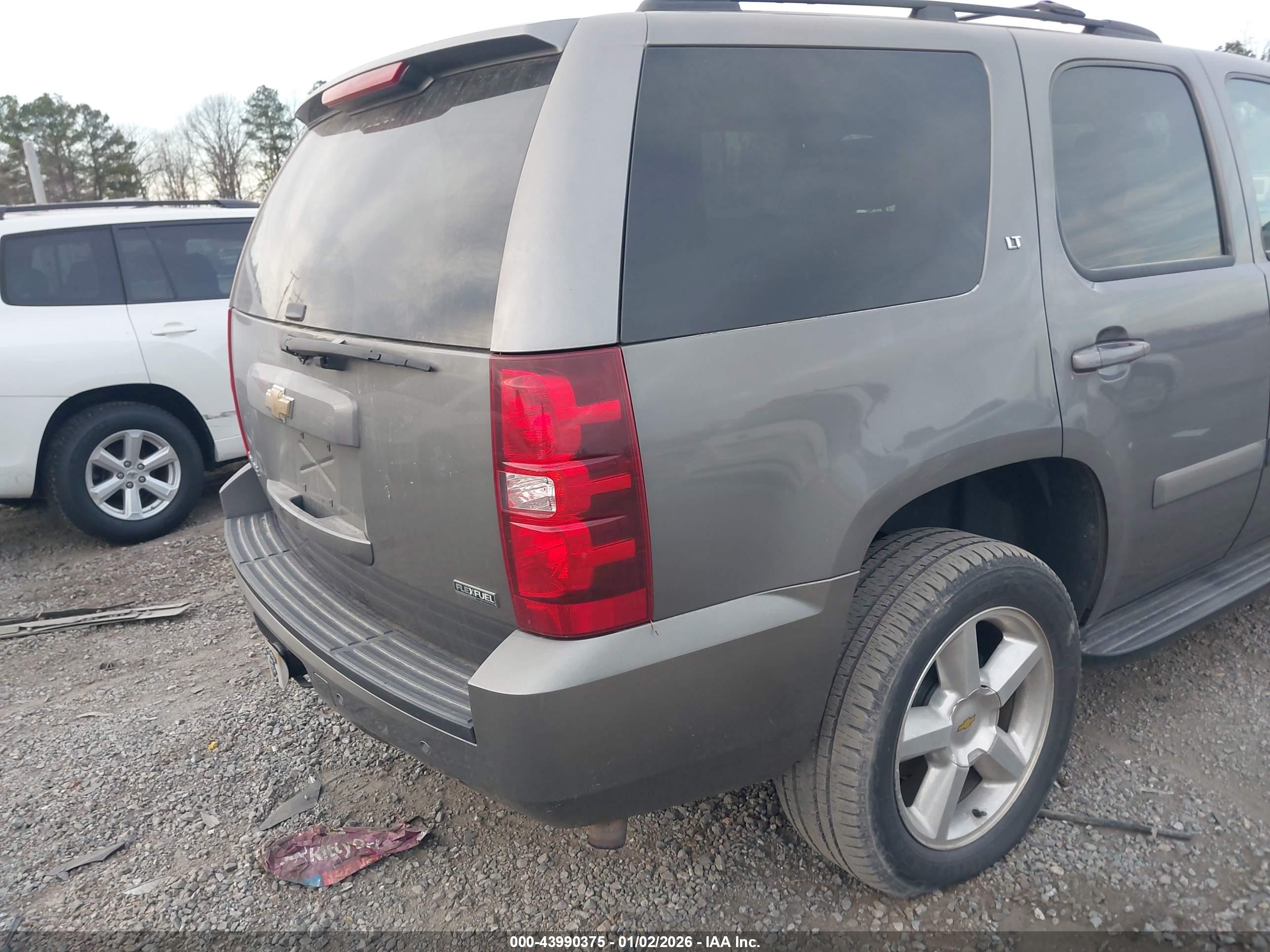 CHEVROLET TAHOE image 6