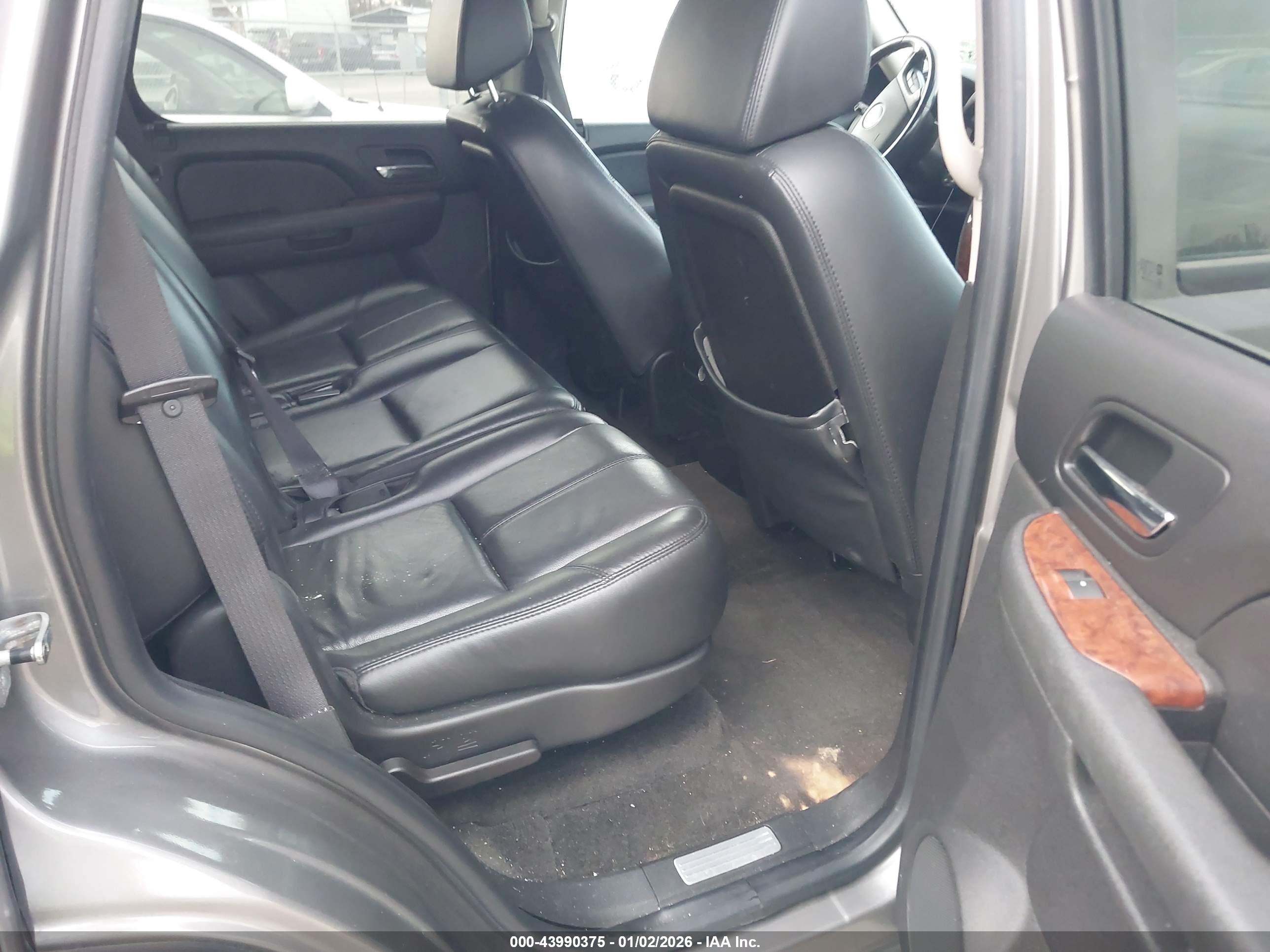 CHEVROLET TAHOE image 8