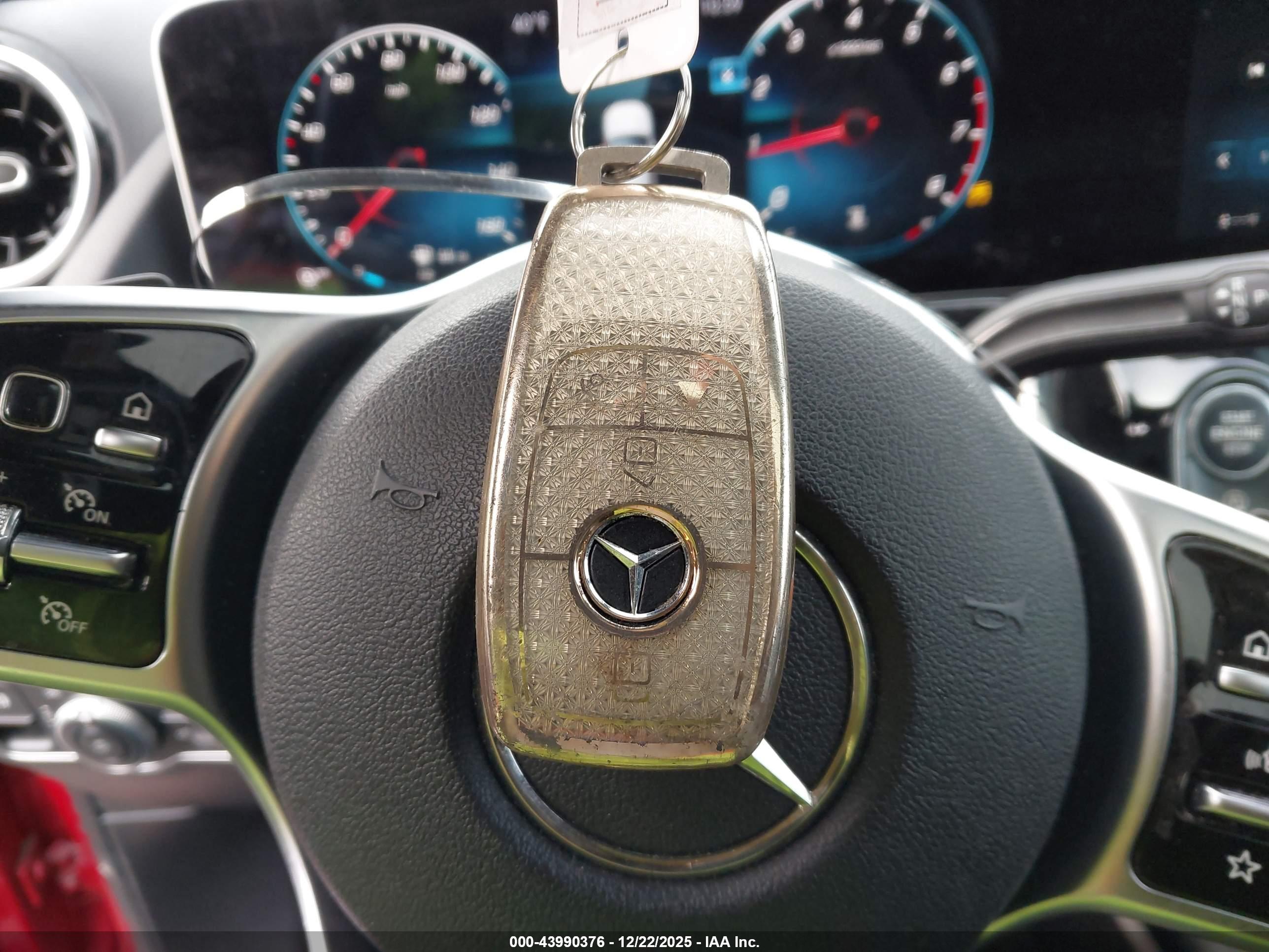 MERCEDES-BENZ GLA image 11